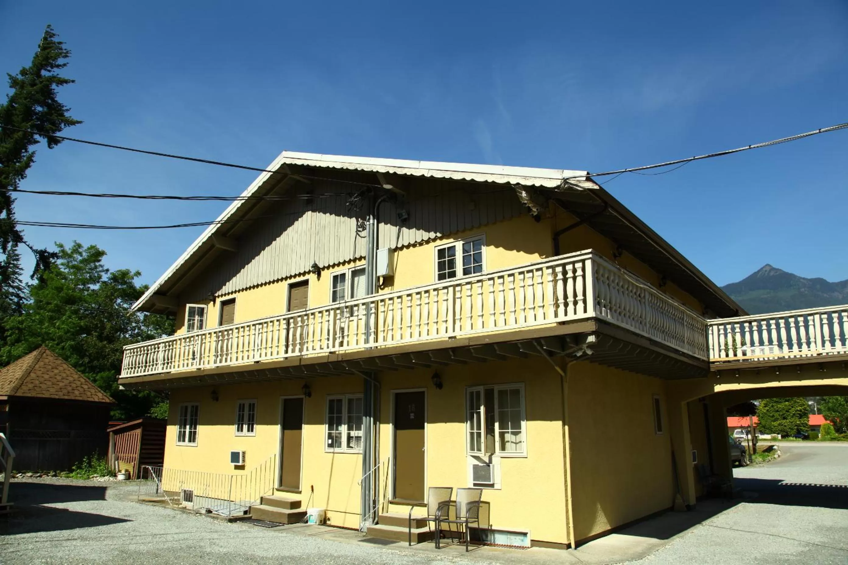 Swiss Chalets Motel