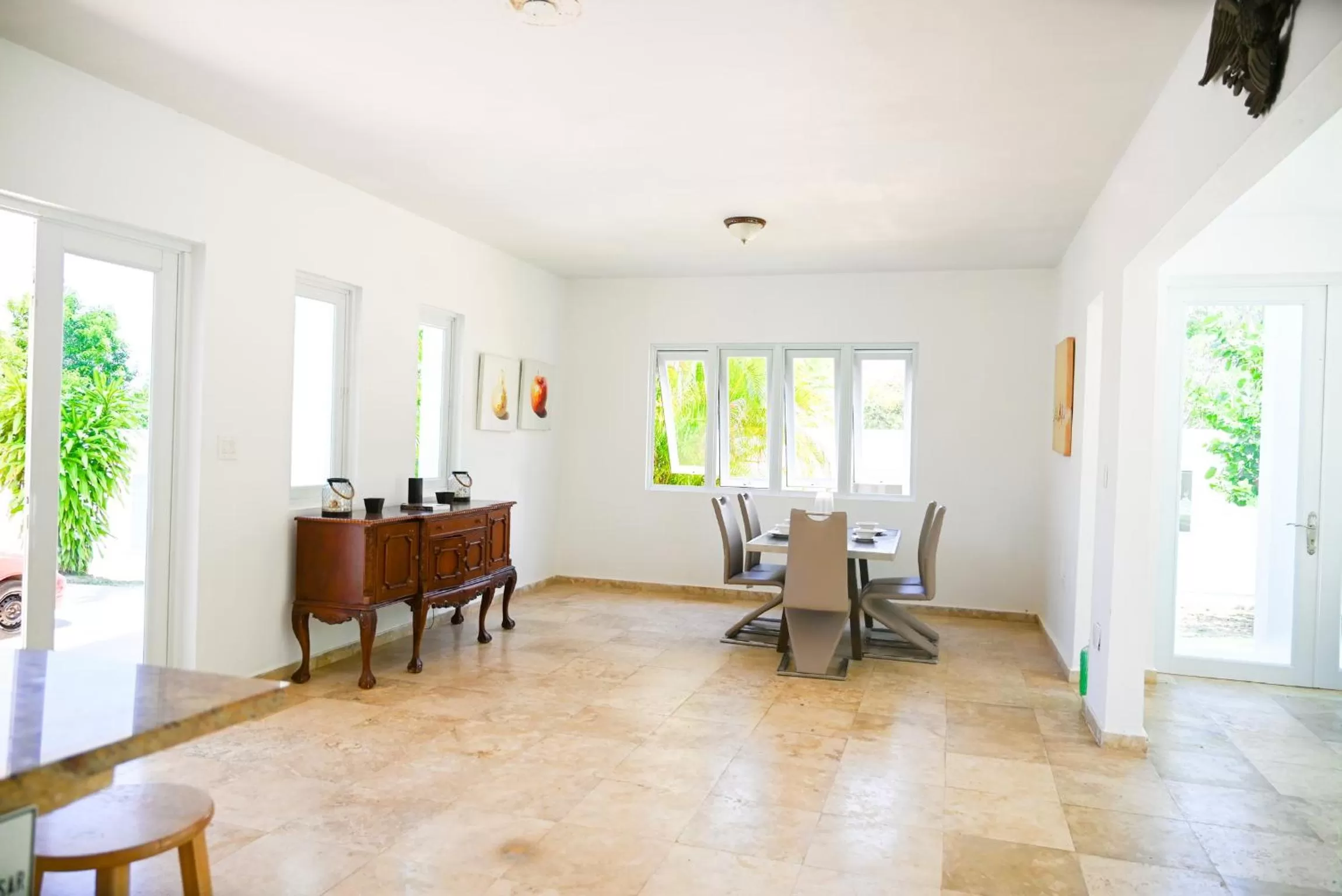 Dining Area in Manati World Point Inn