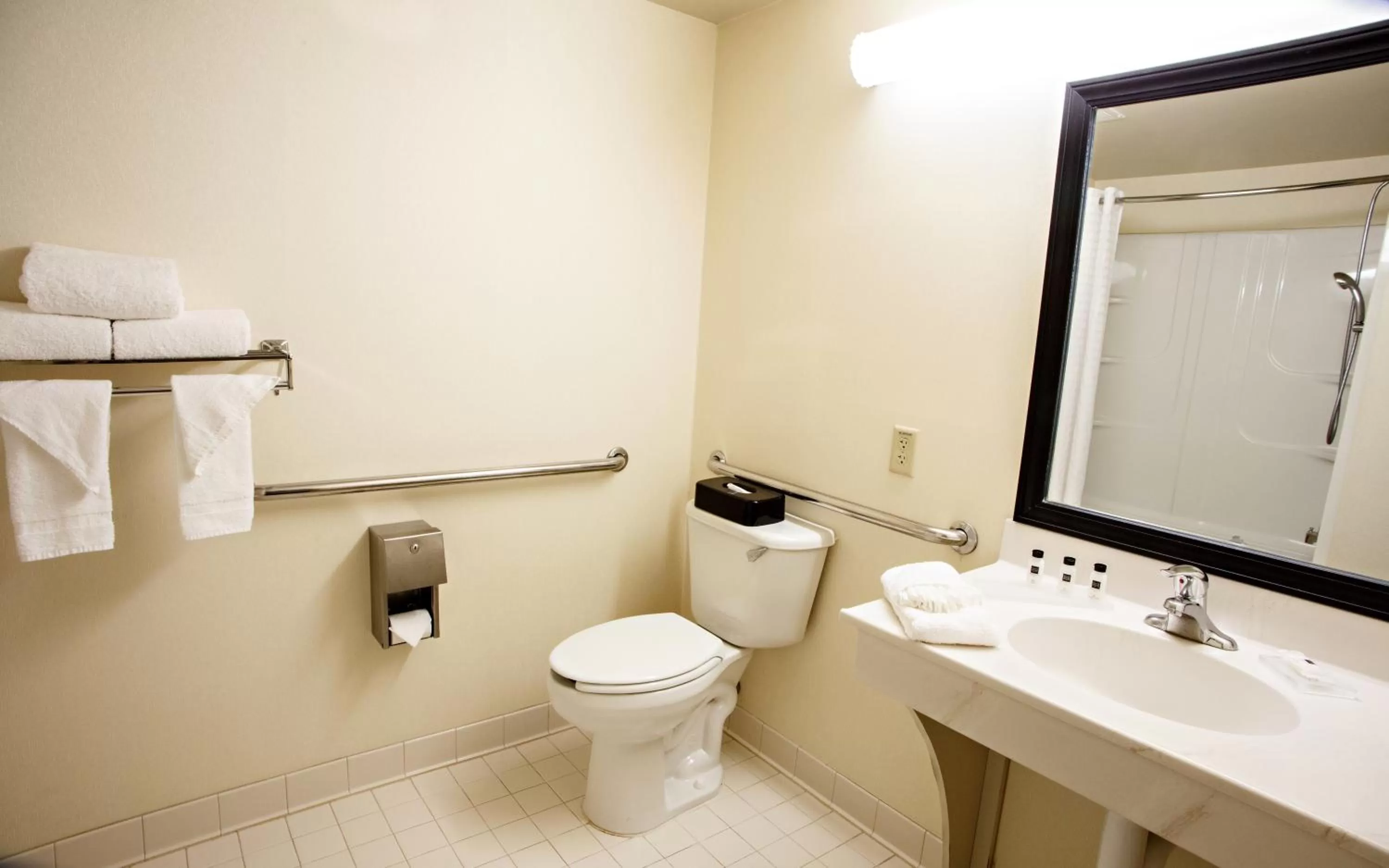 Bathroom in Country Inn & Suites by Radisson, Harrisburg West Mechanicsburg