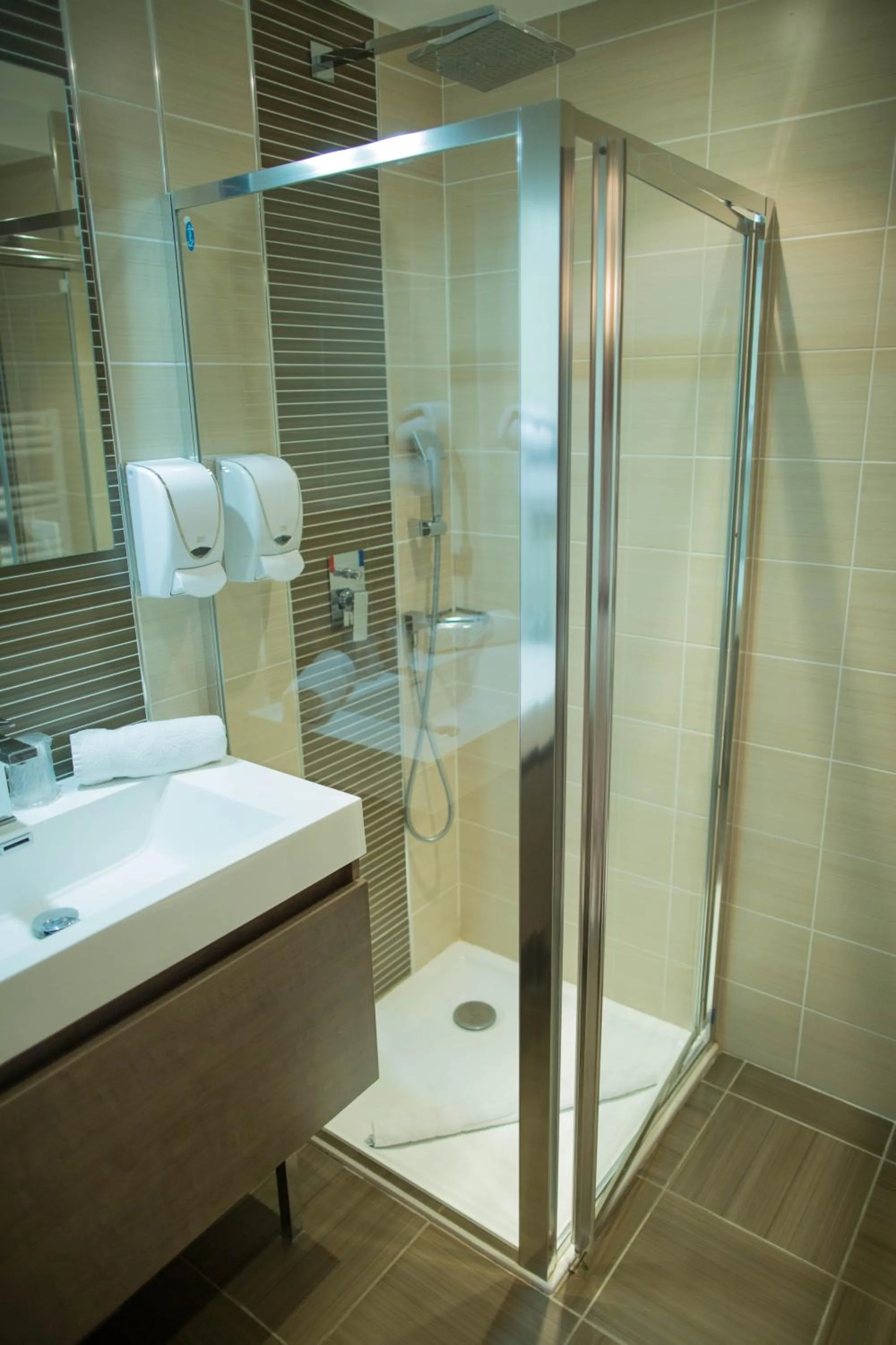 Shower in Holidays & Work HOTEL