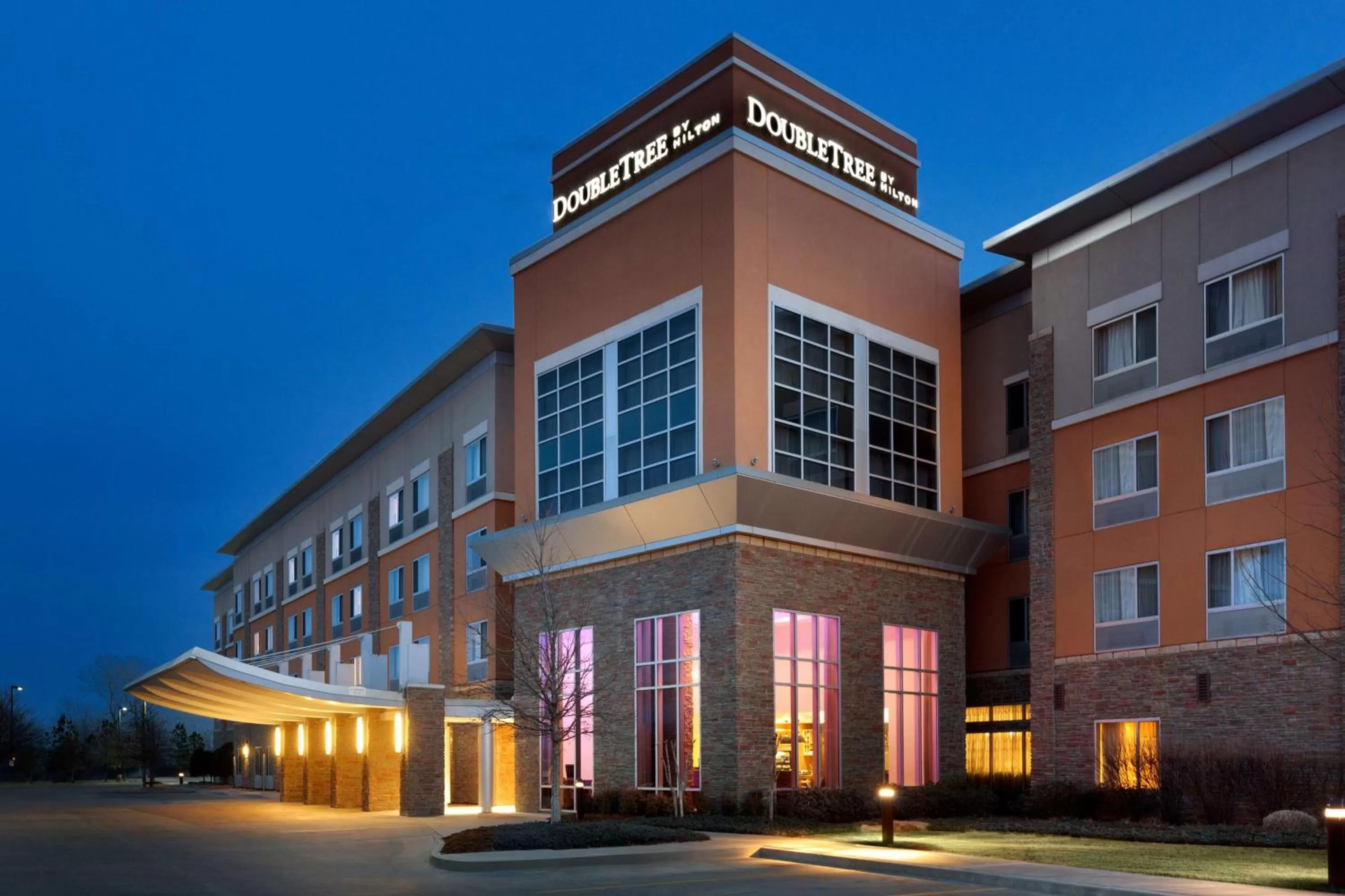 Property building in DoubleTree by Hilton Hotel Oklahoma City Airport