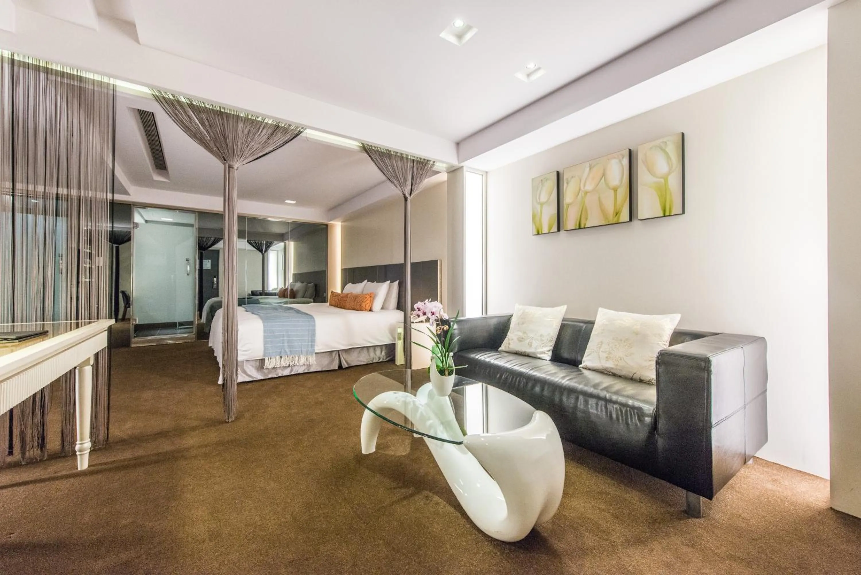 Seating area in Forward Hotel Taipei Nangang