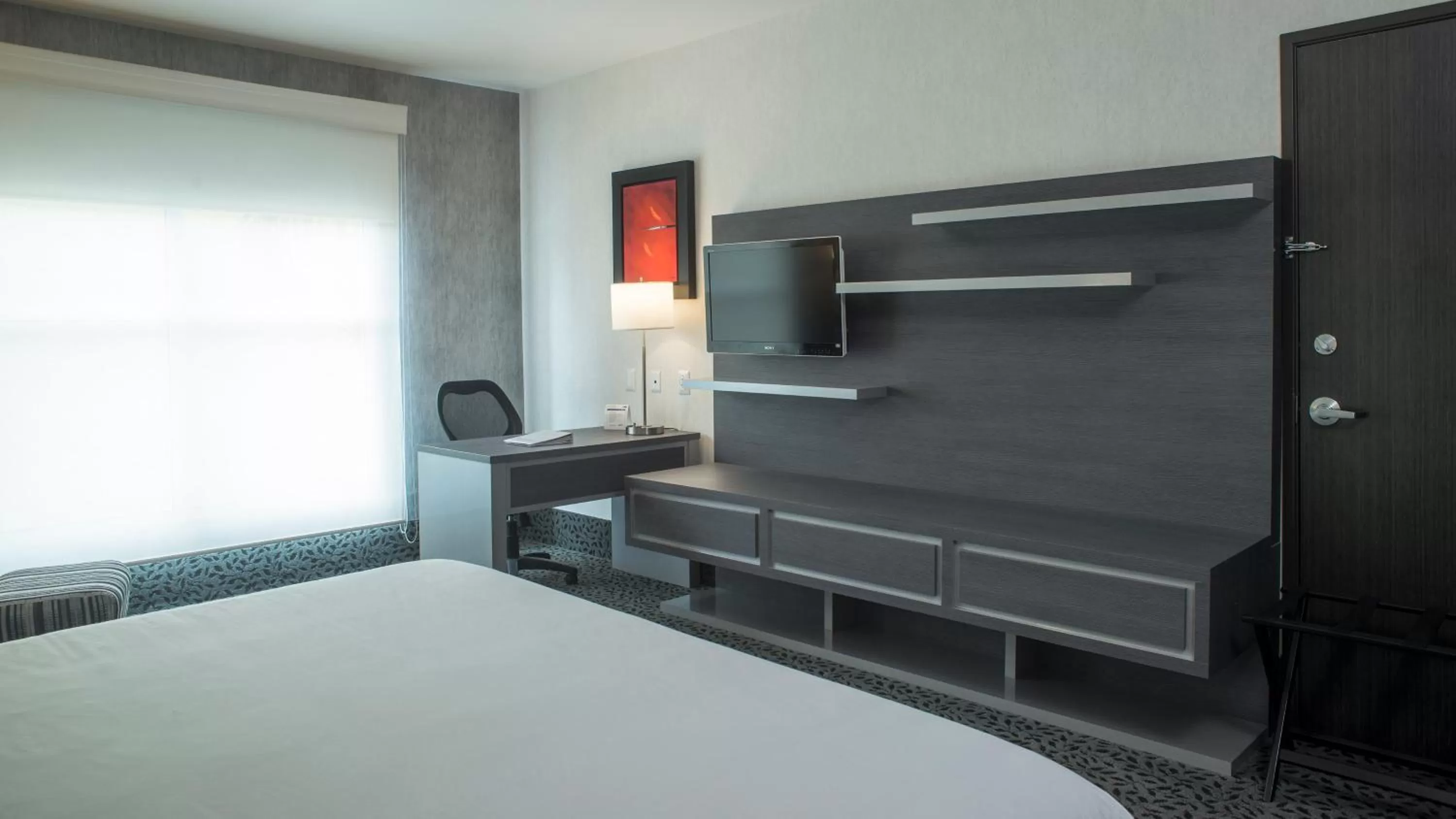 Photo of the whole room, Bed in Holiday Inn Express & Suites Queretaro by IHG