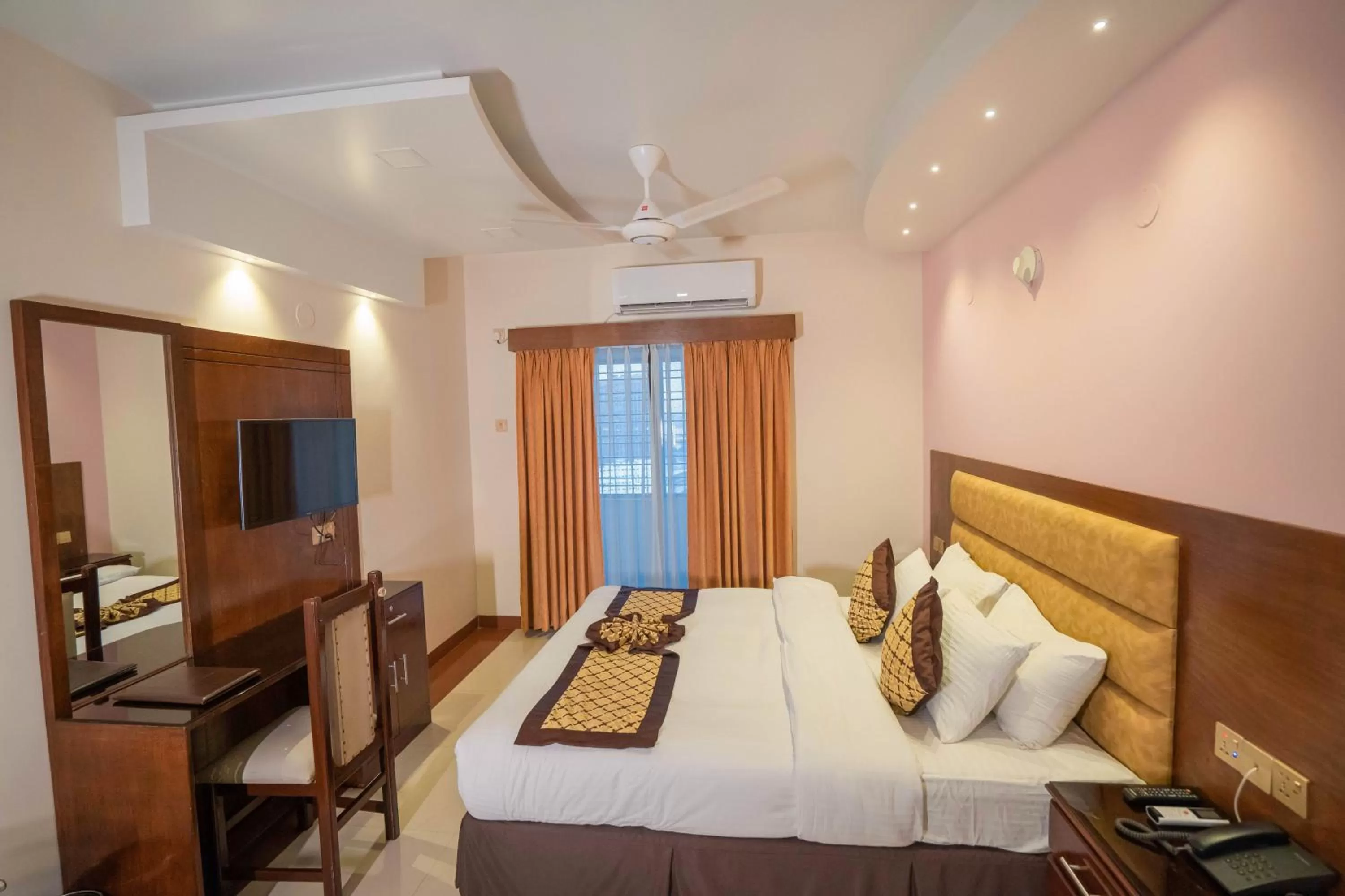 Photo of the whole room in Central Inn Dhaka City Centre