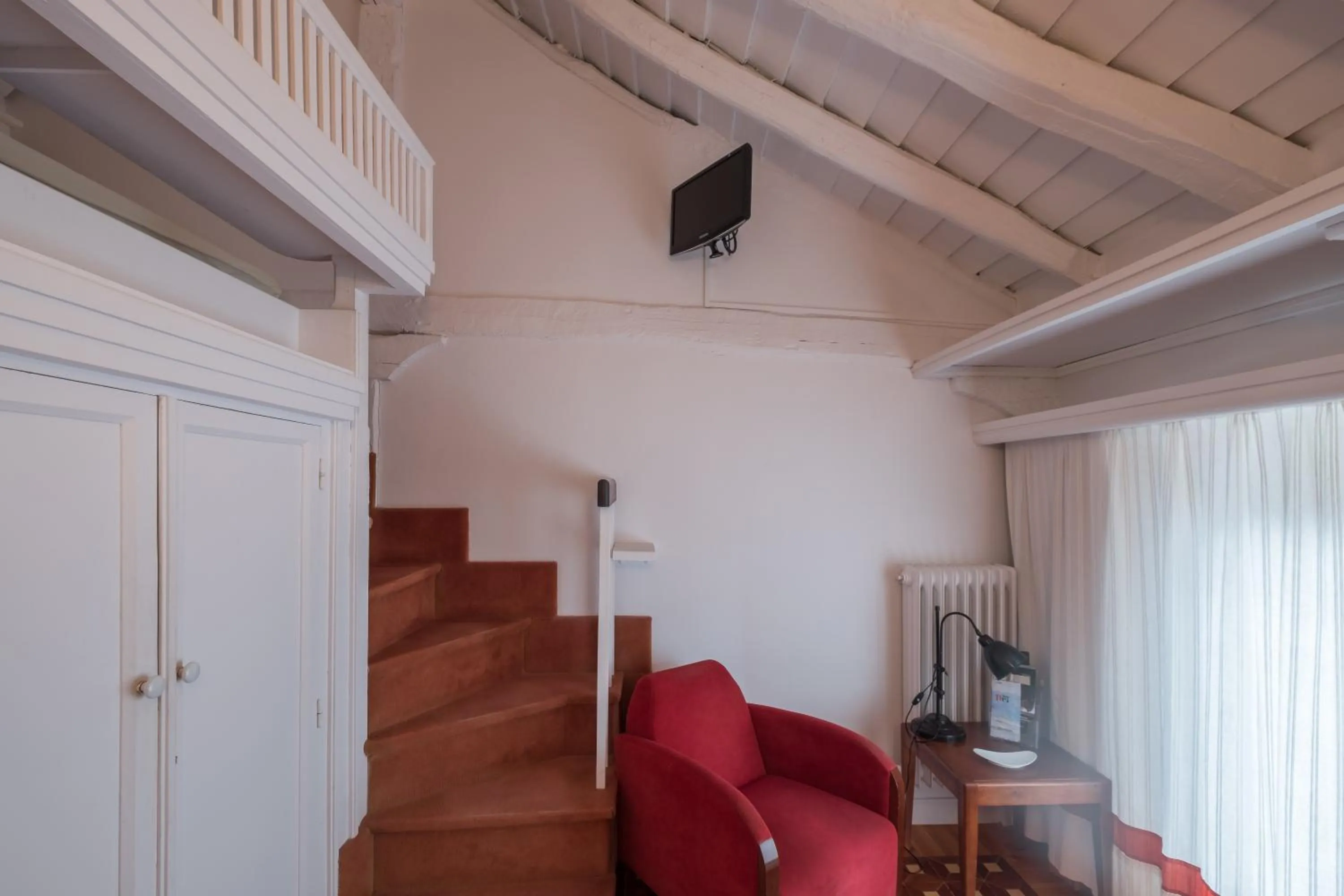 Bedroom, Seating Area in Hotel Posada Santa Maria la Real