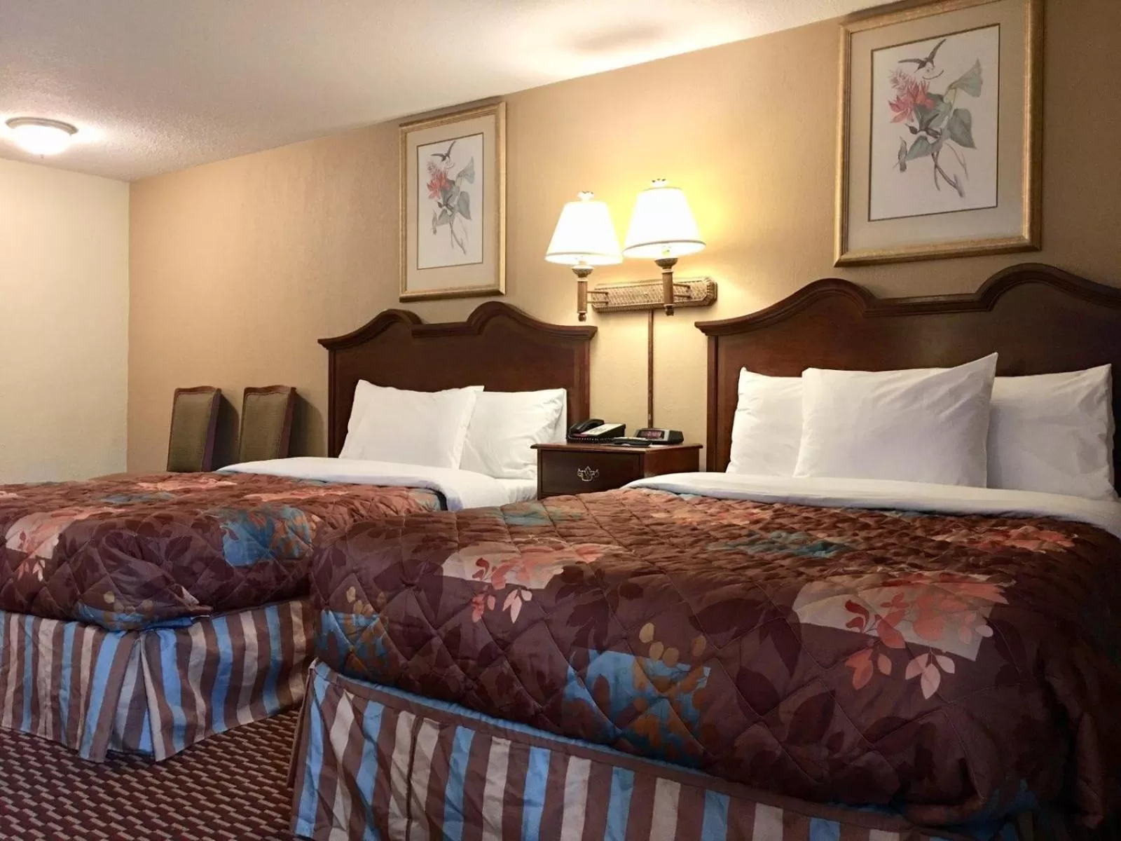 Bed in Scottish Inns Sturbridge