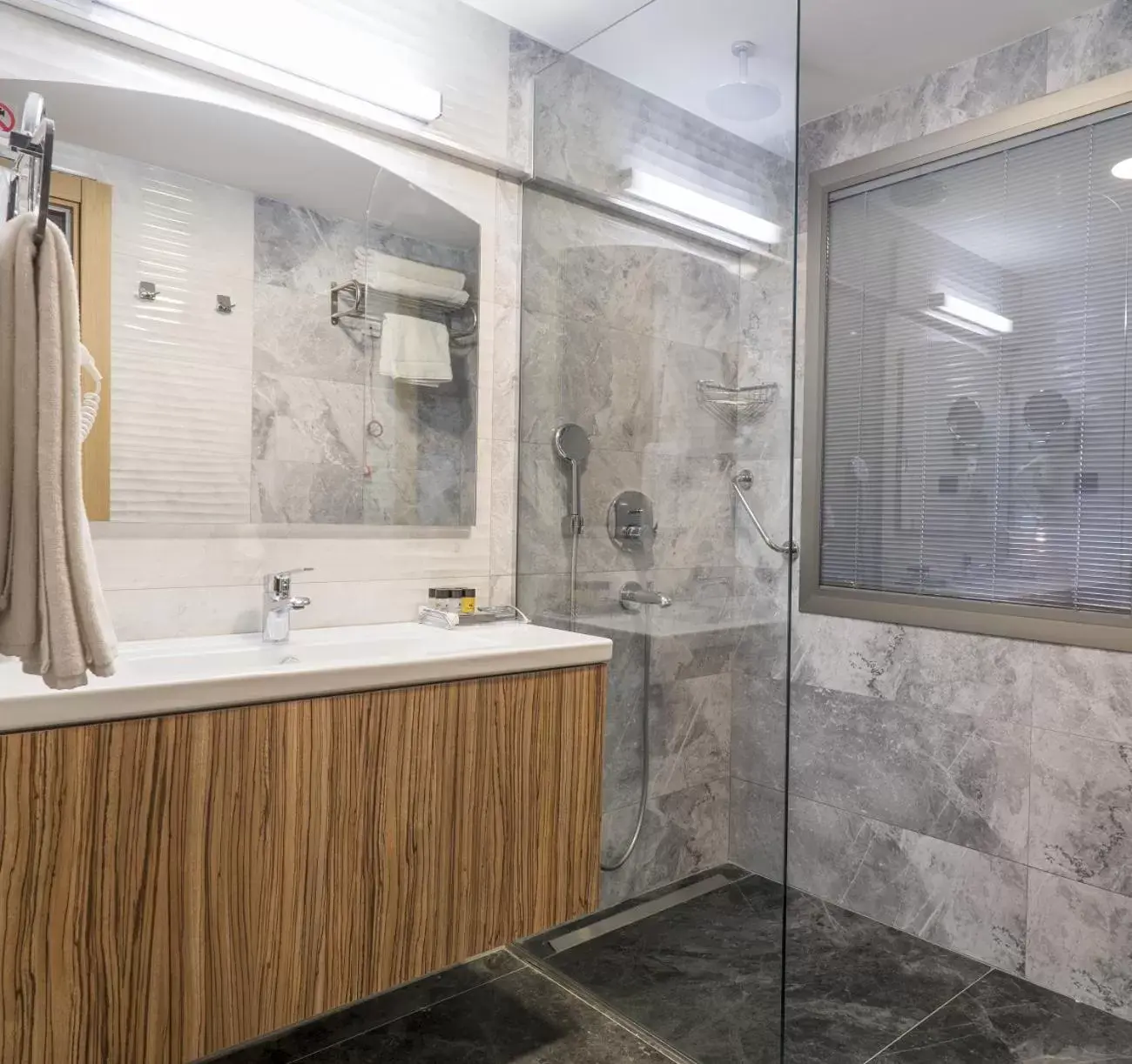 Standard Twin Room in Greymark Hotel Standard Twin Room in Greymark Hotel