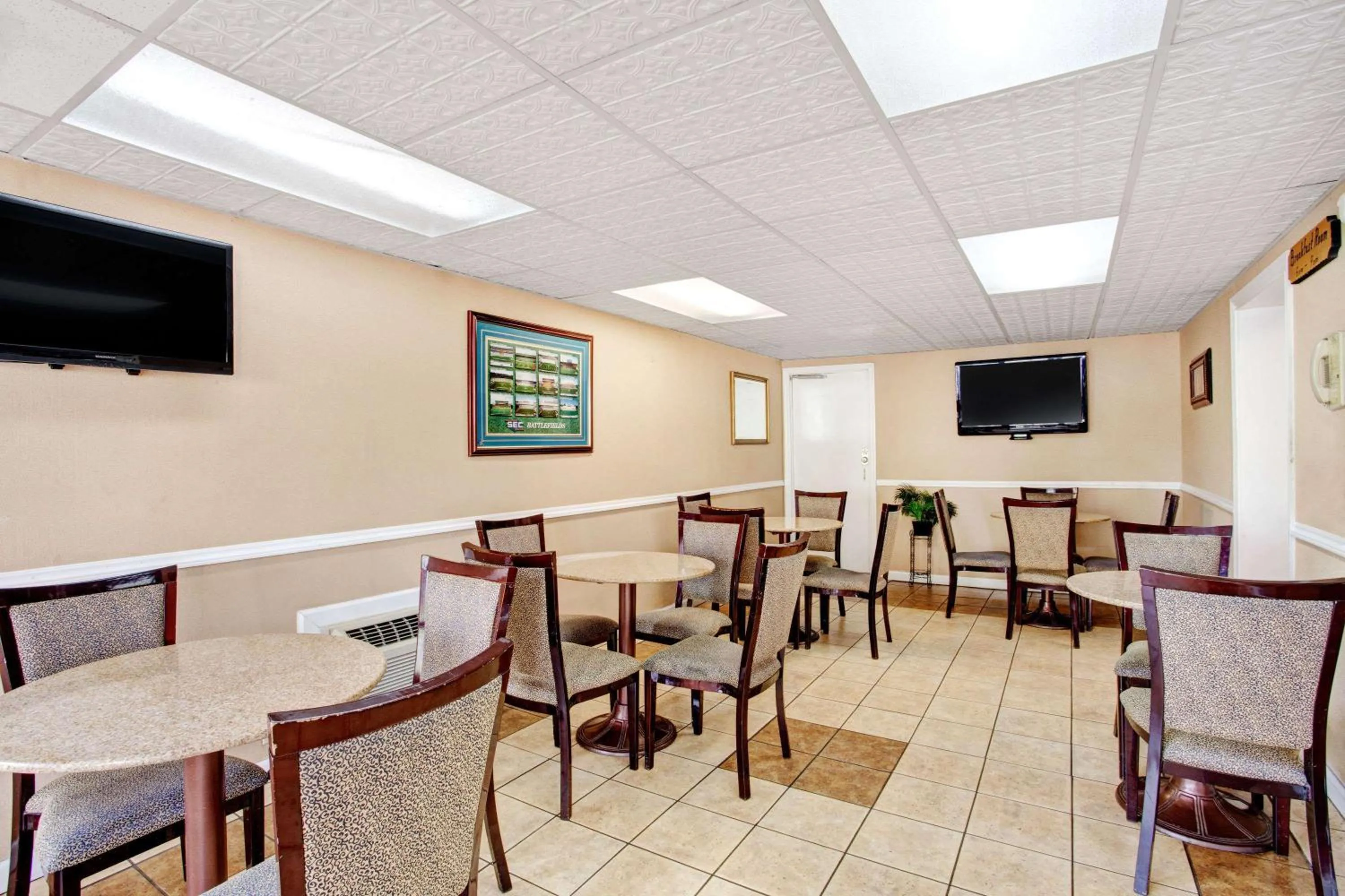 Restaurant/places to eat in Days Inn by Wyndham Knoxville West