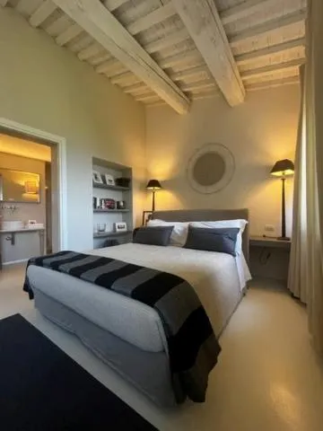 Bed in Villa Sassolini Country Boutique Hotel