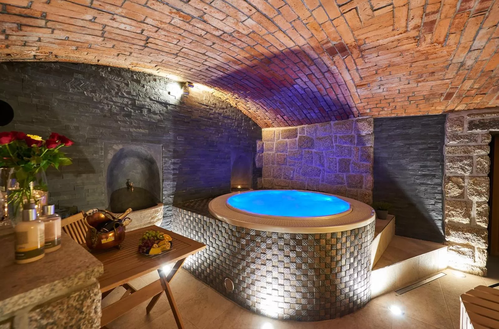 Hot Tub in Hotel Stará Pekárna s privátním wellness