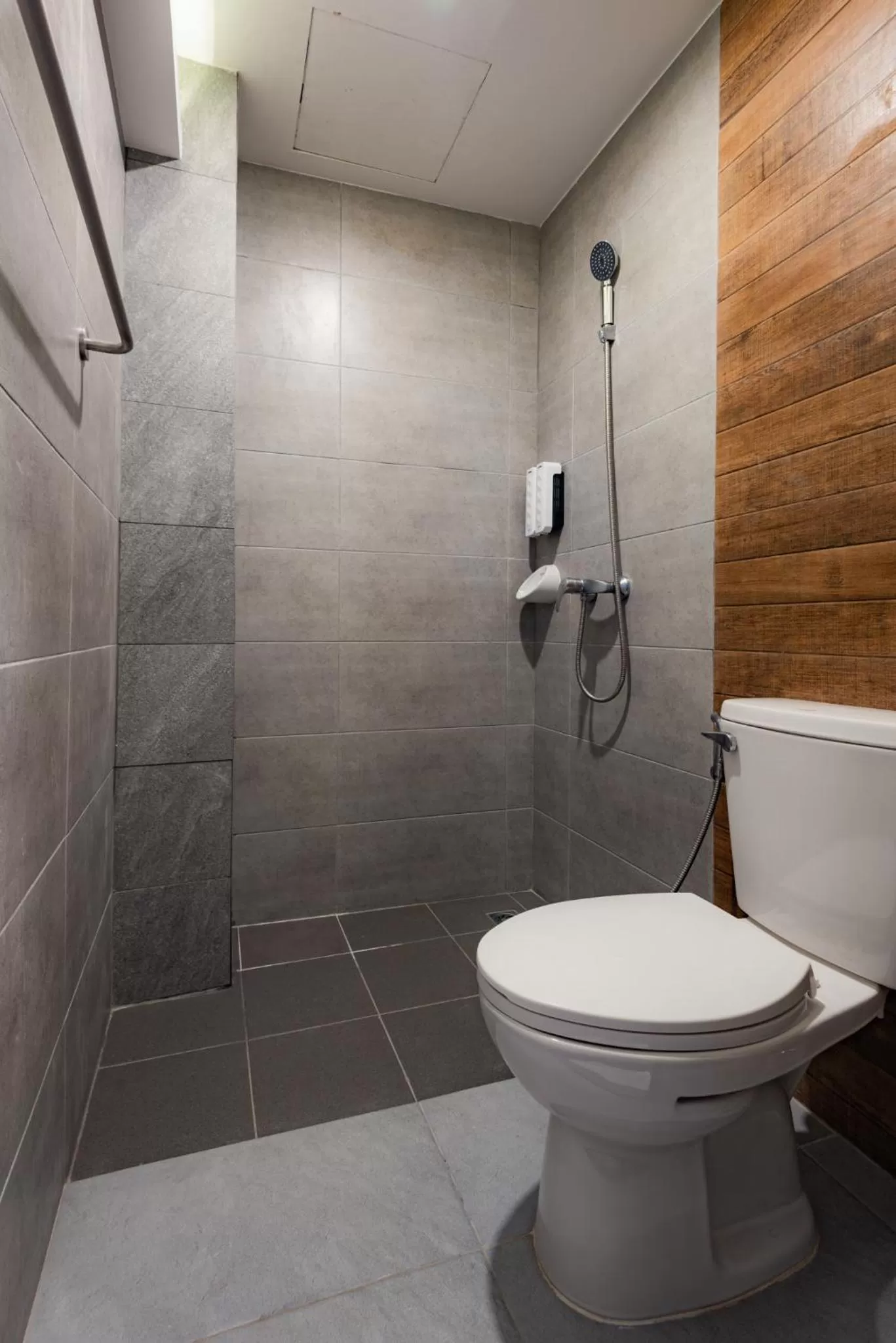 Bathroom in Luck Thai Hotel