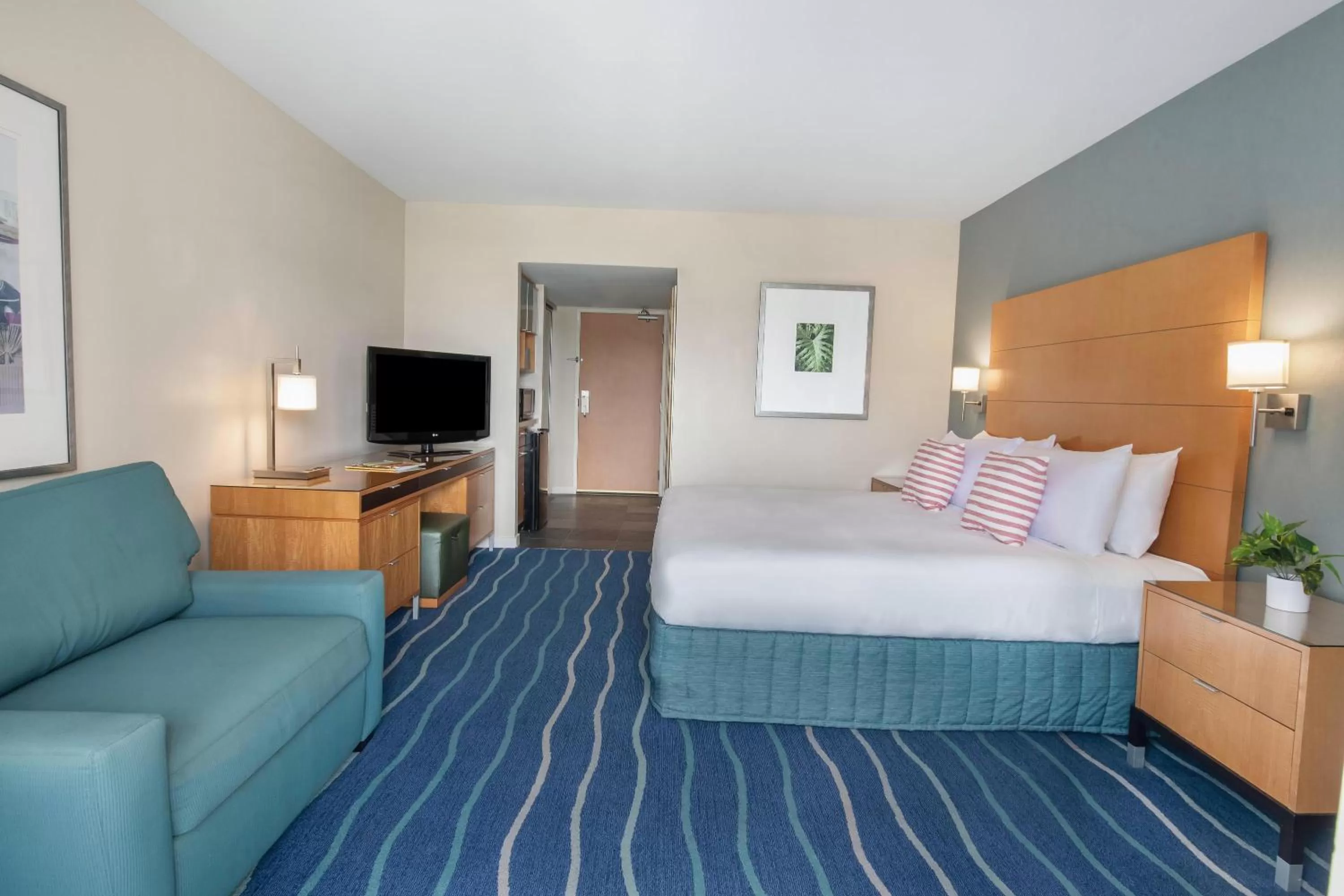 Waikiki Tower City/Mountain View - Resort Fee Included in Ala Moana Honolulu by Mantra