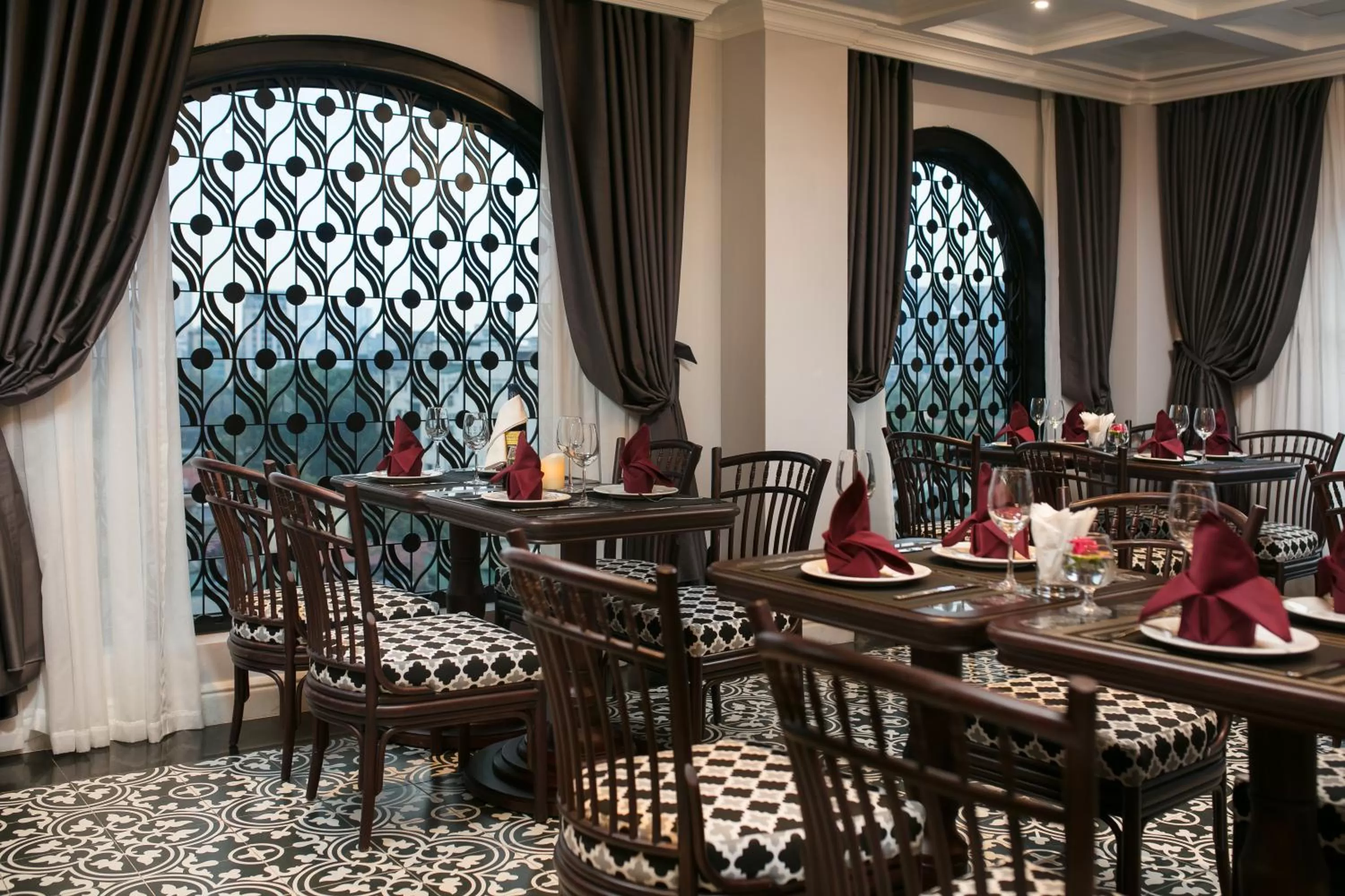 Restaurant/places to eat in Canary Hotel