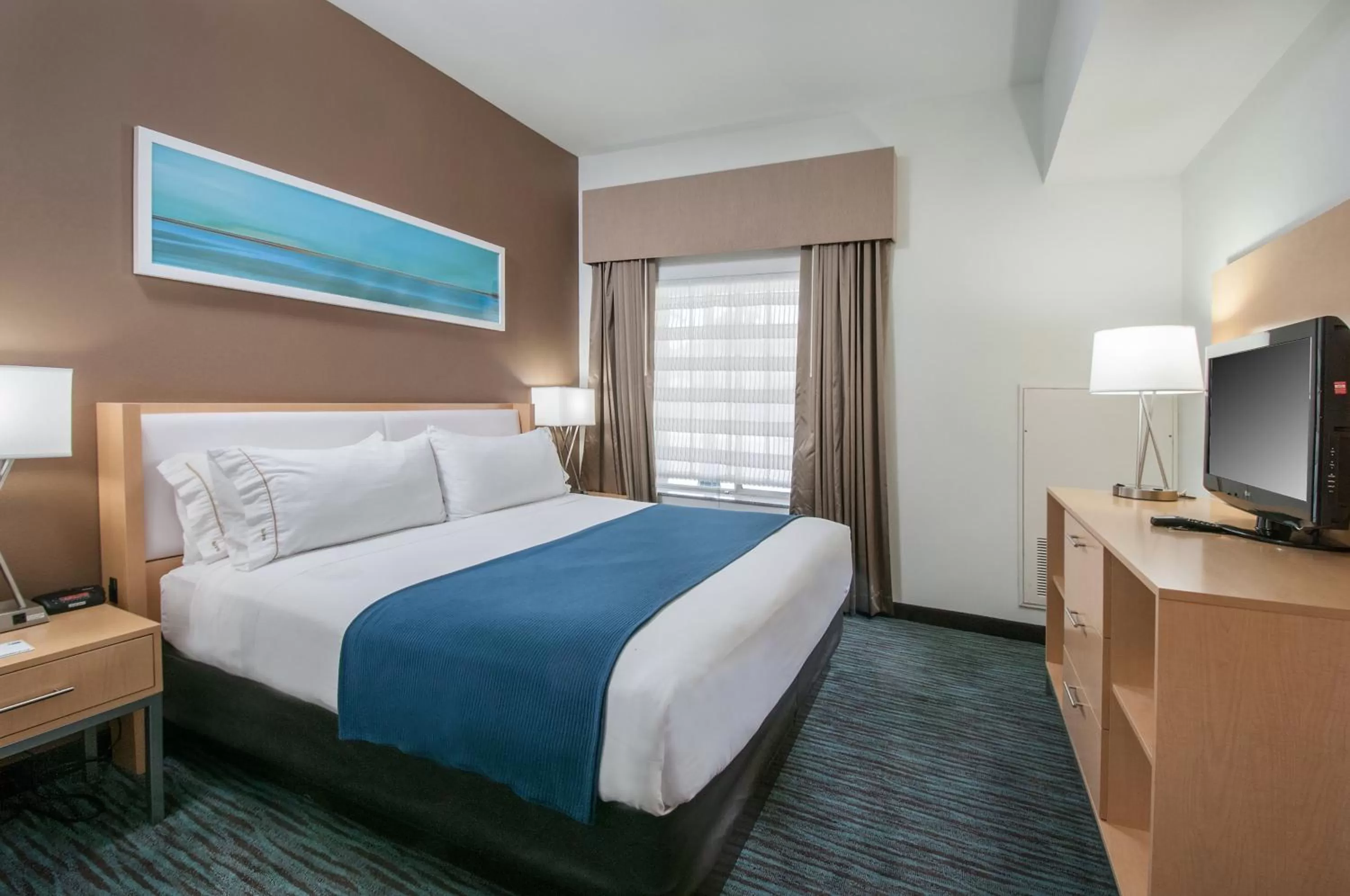 Photo of the whole room, Bed in Holiday Inn Express Hotel & Suites San Antonio - Rivercenter Area by IHG