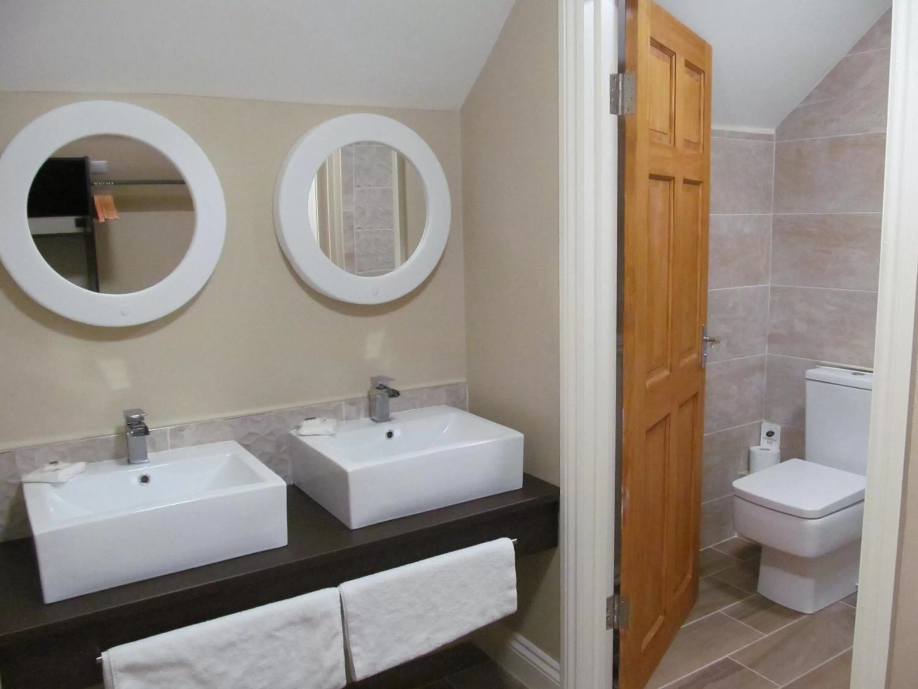Bathroom in The Shrubbery Hotel, Ilminster