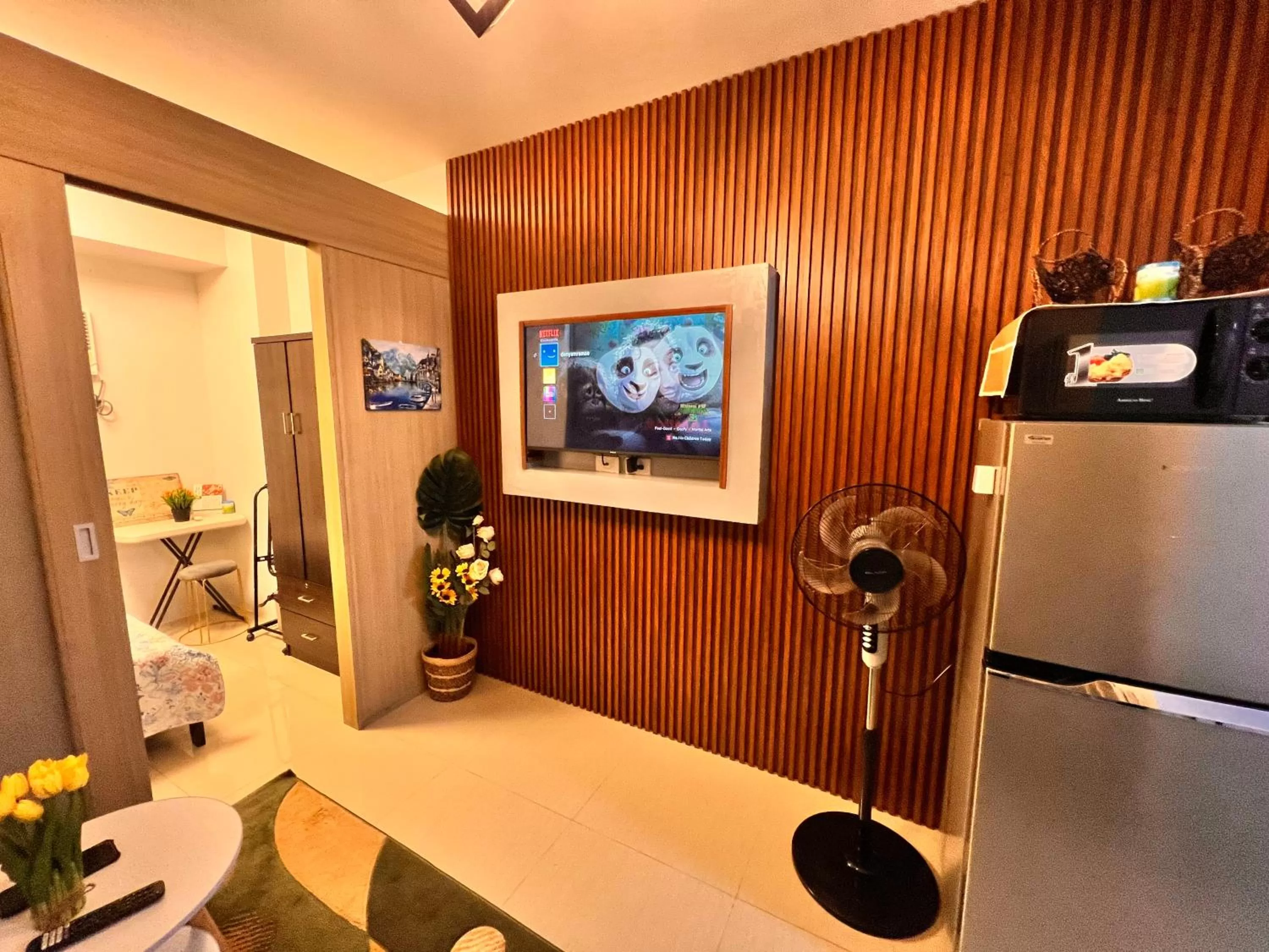 TV and multimedia in Yam Staycation Shore Residences