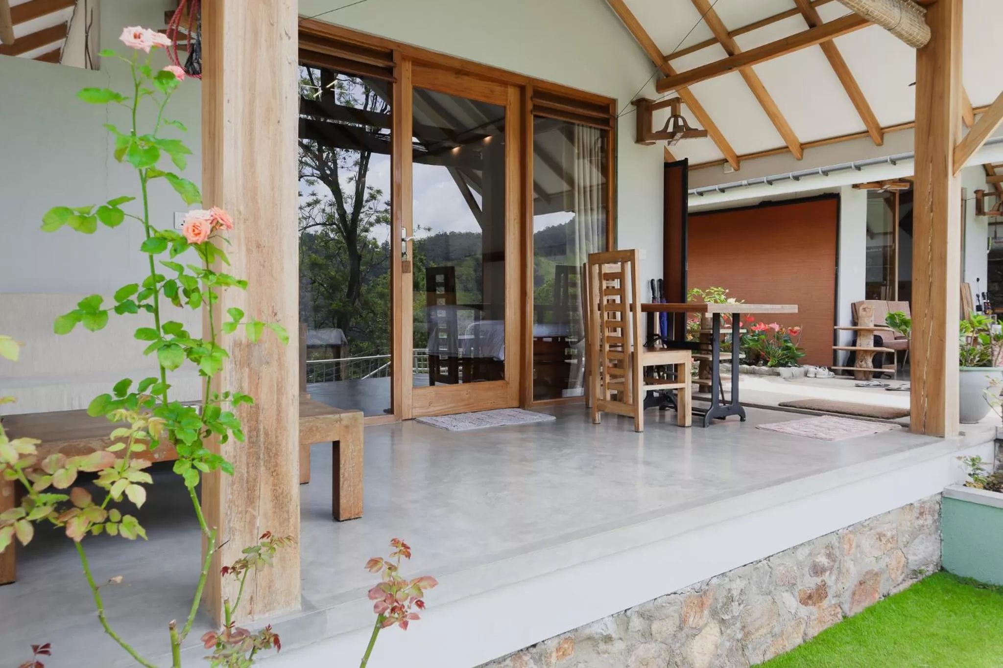 Patio in The One Ella