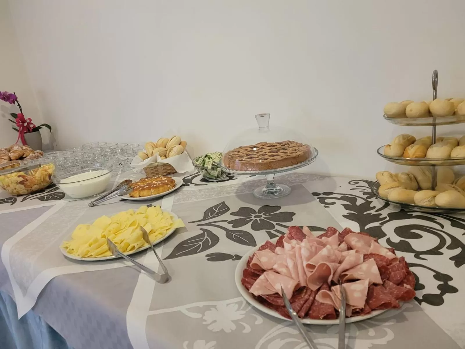 Restaurant/places to eat in HOTEL VILLA ELISA