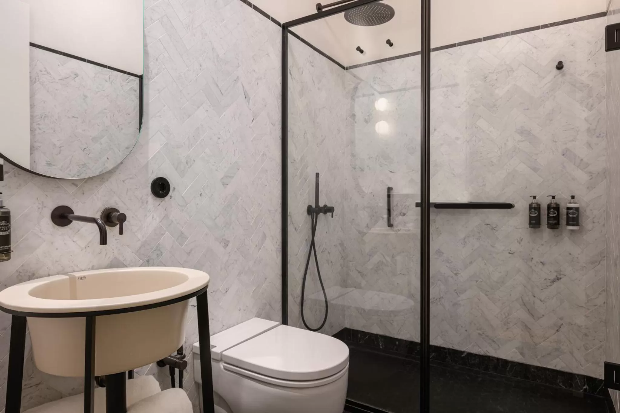 Toilet in Montebelo Vista Alegre Lisboa Chiado Hotel