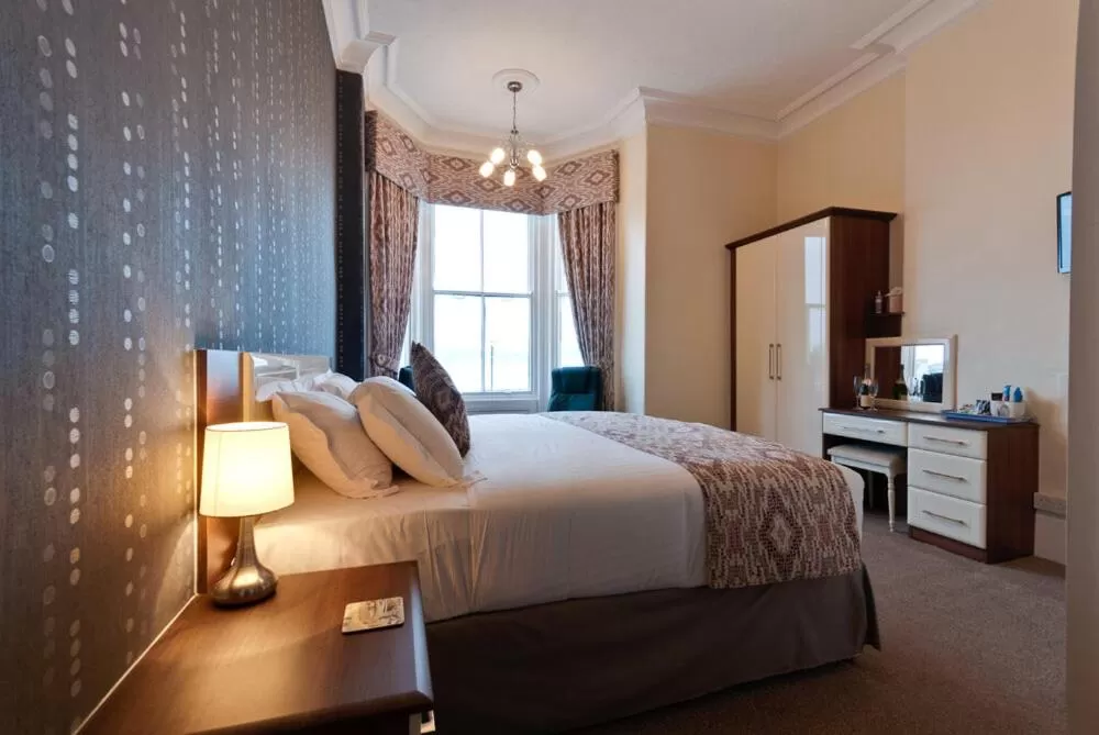 Bed in Lauriston & Lawton Court Hotel