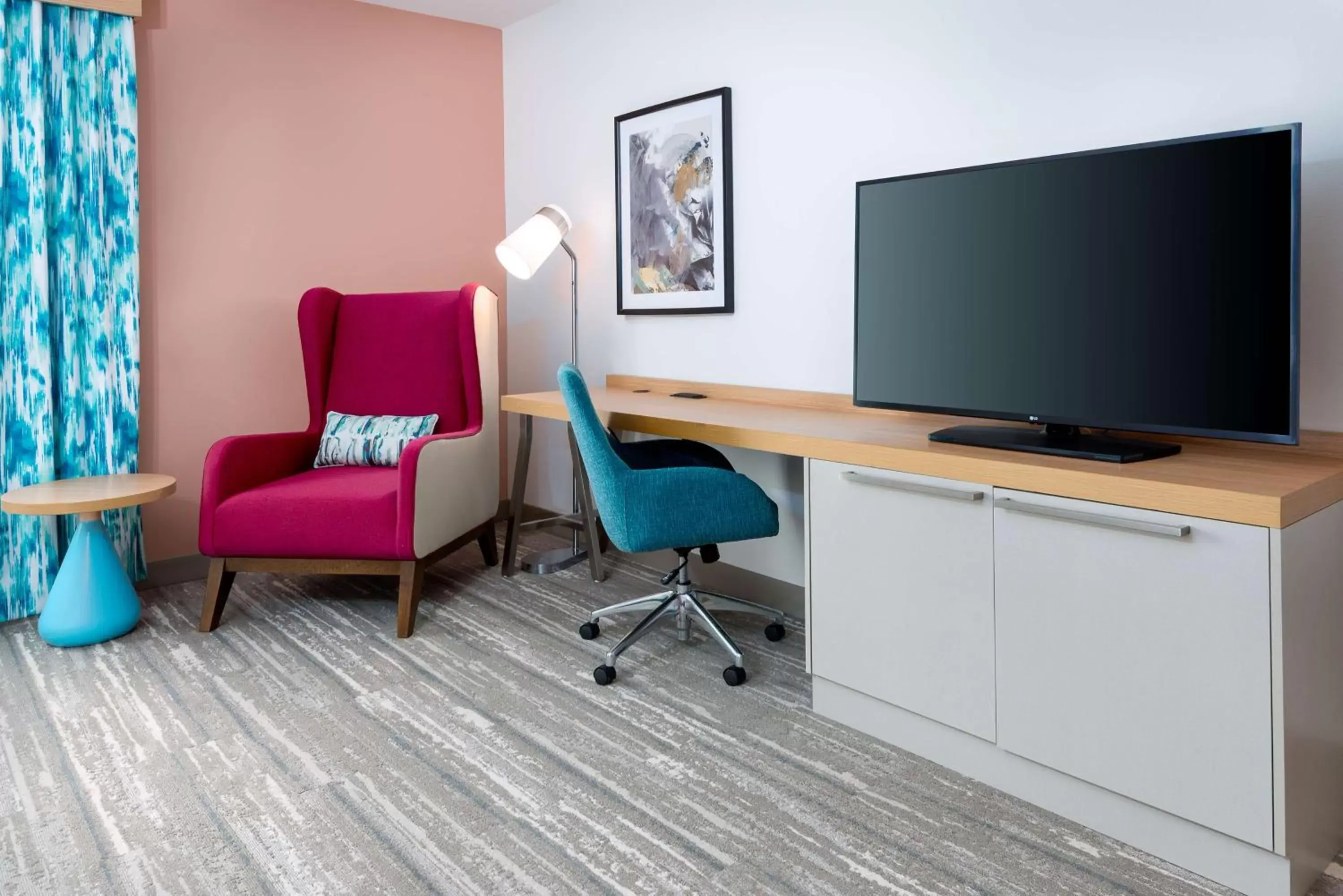 King Room with Tub and View - Mobility Accessible in Hilton Garden Inn Panama City Airport, Fl King Room with Tub and View - Mobility Accessible in Hilton Garden Inn Panama City Airport, Fl