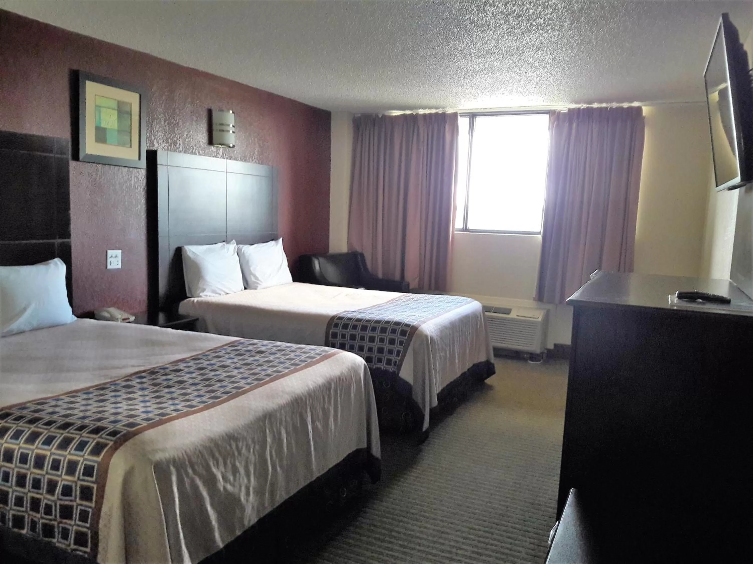 Bed in Americas Best Value Inn & Suites-Texas City/La Marque