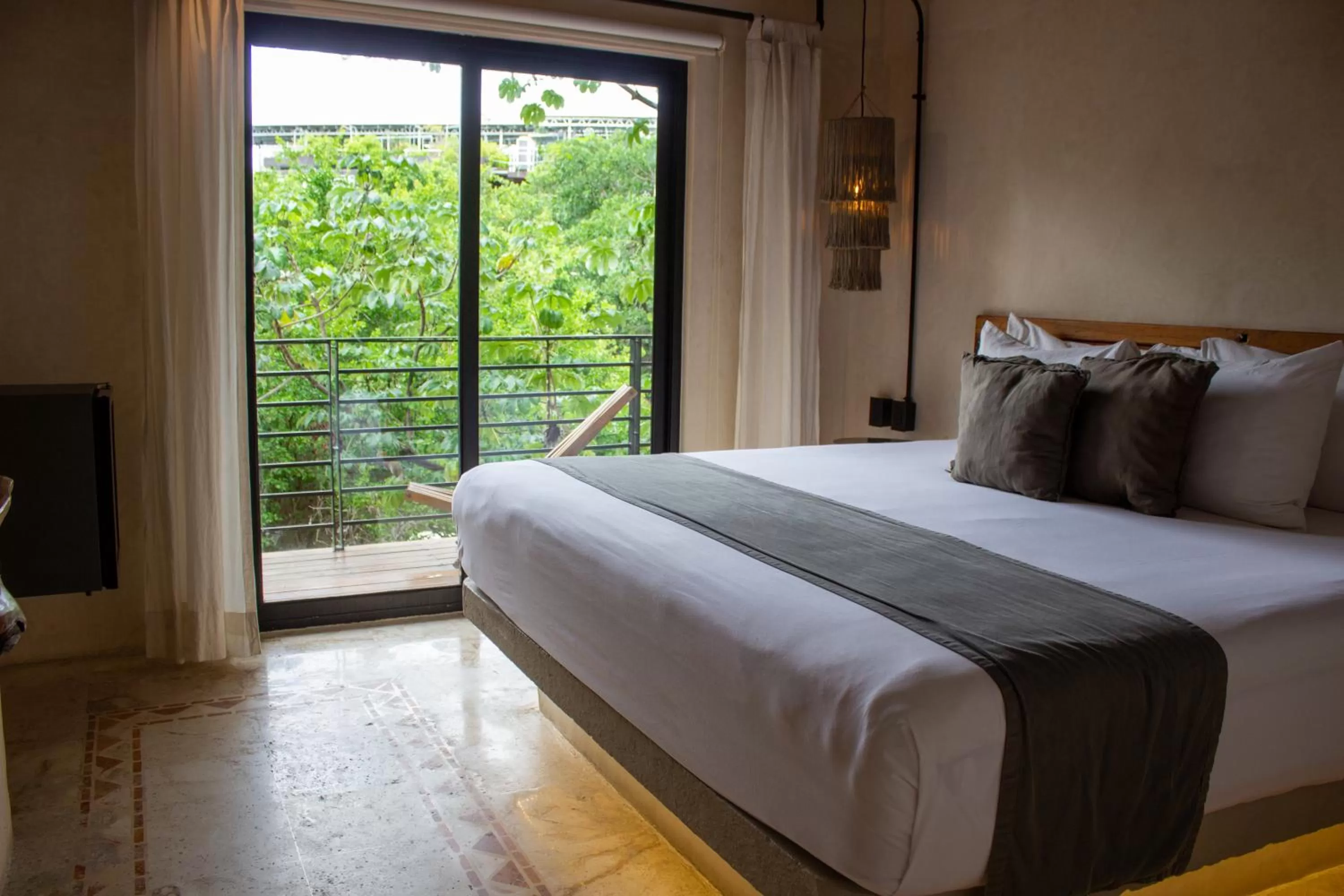 Deluxe King Room in Caribbean Paradise Hotel & Spa - 5th Avenue