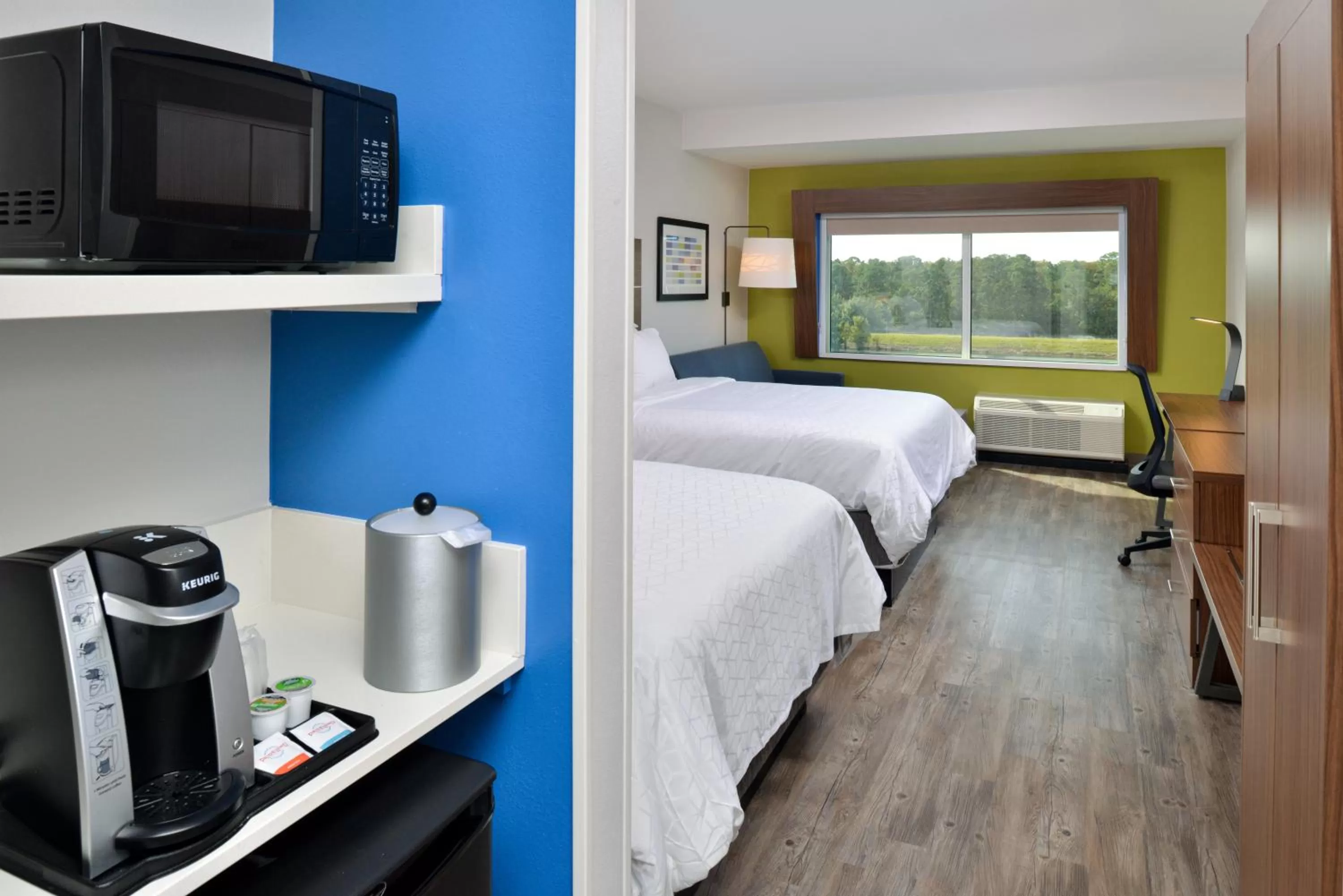 Bedroom, Bed in Holiday Inn Express Orlando - South Park by IHG