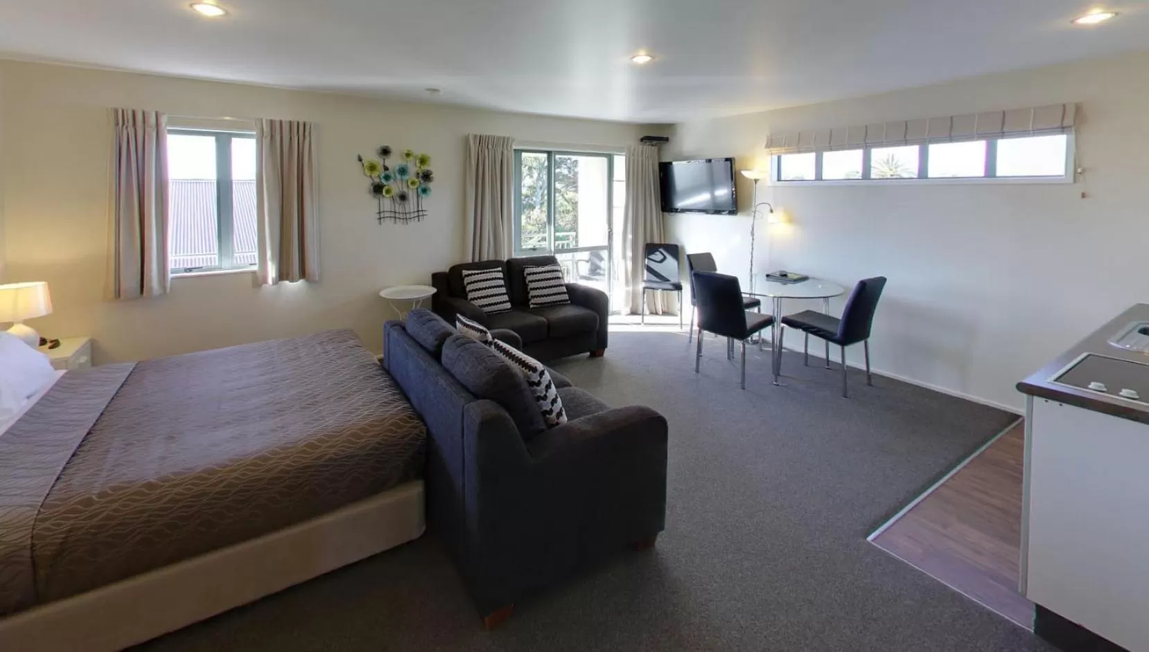 Photo of the whole room, Bed in Westport Spa Motel