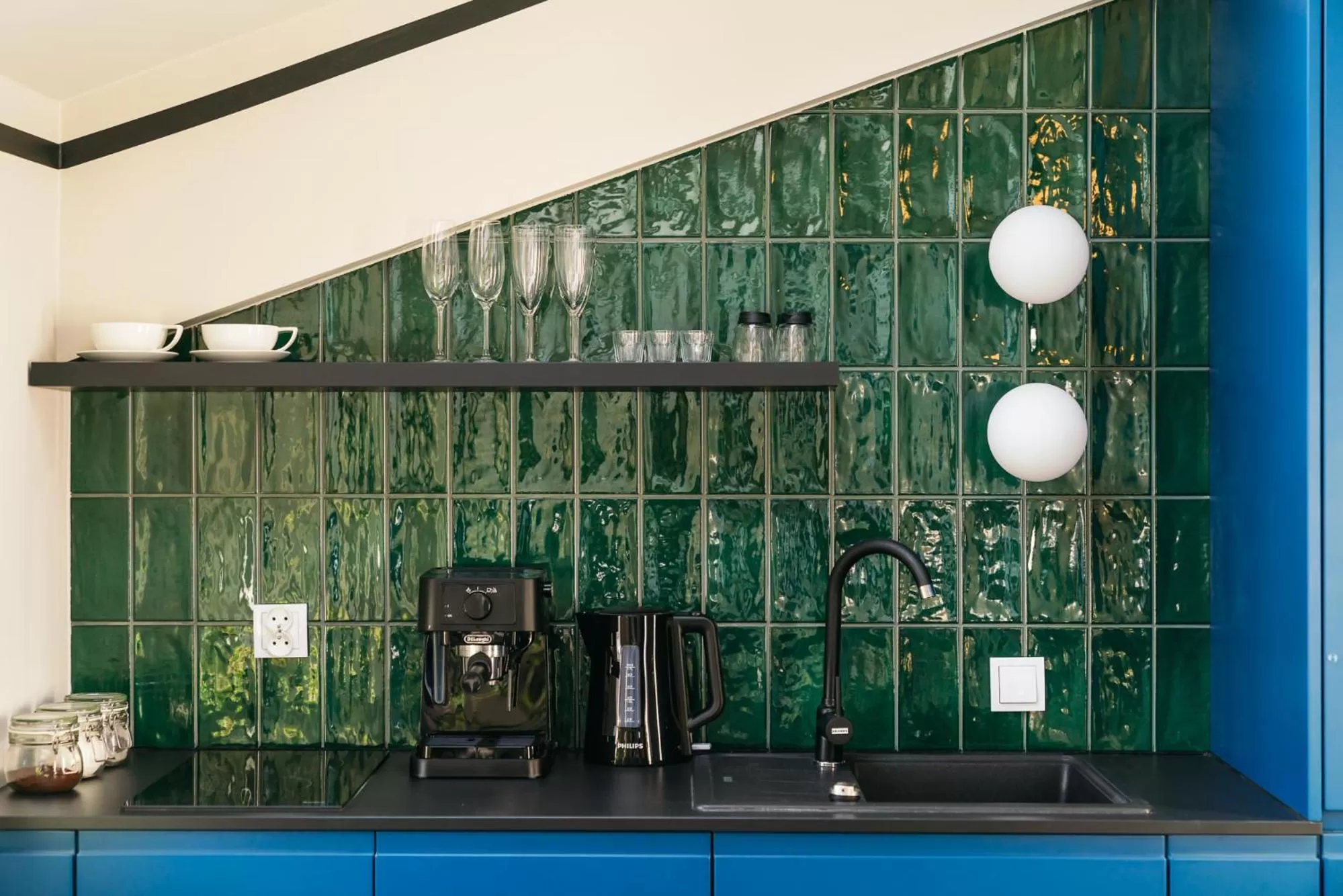 Coffee/tea facilities in Estery12 by Loft Affair