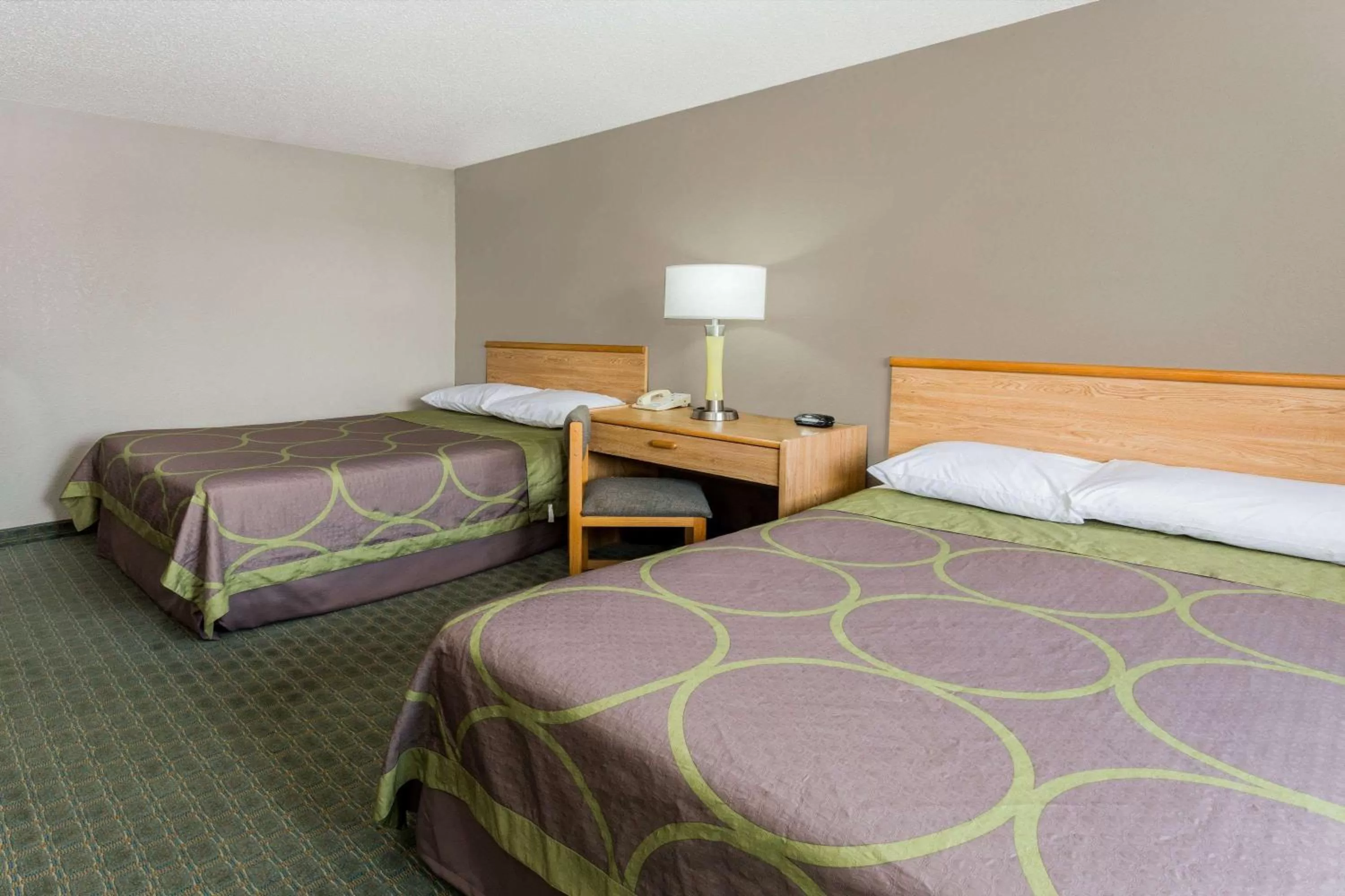 Photo of the whole room, Bed in Super 8 by Wyndham St. Charles