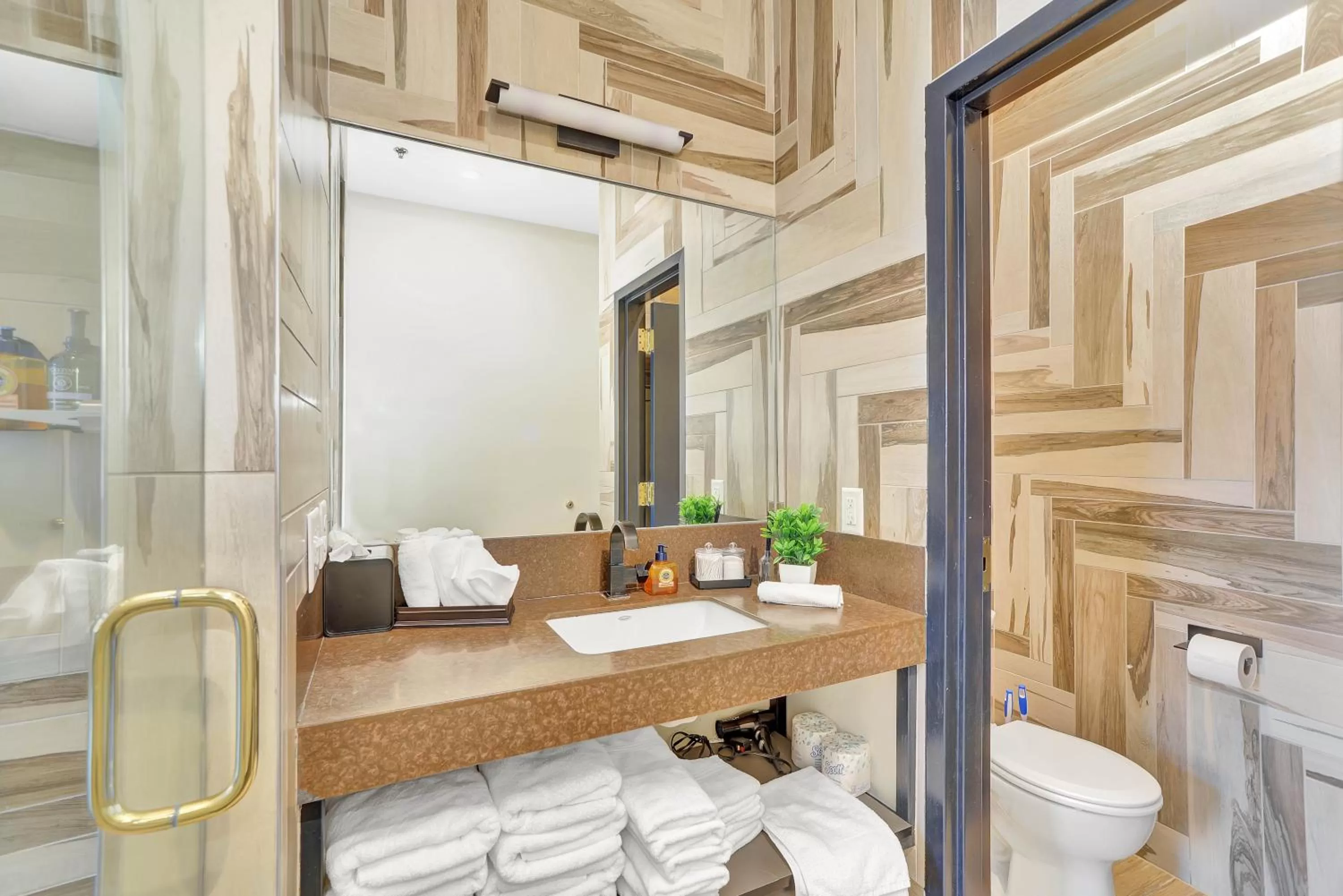 Bathroom in Good Hotels Downtown Denver