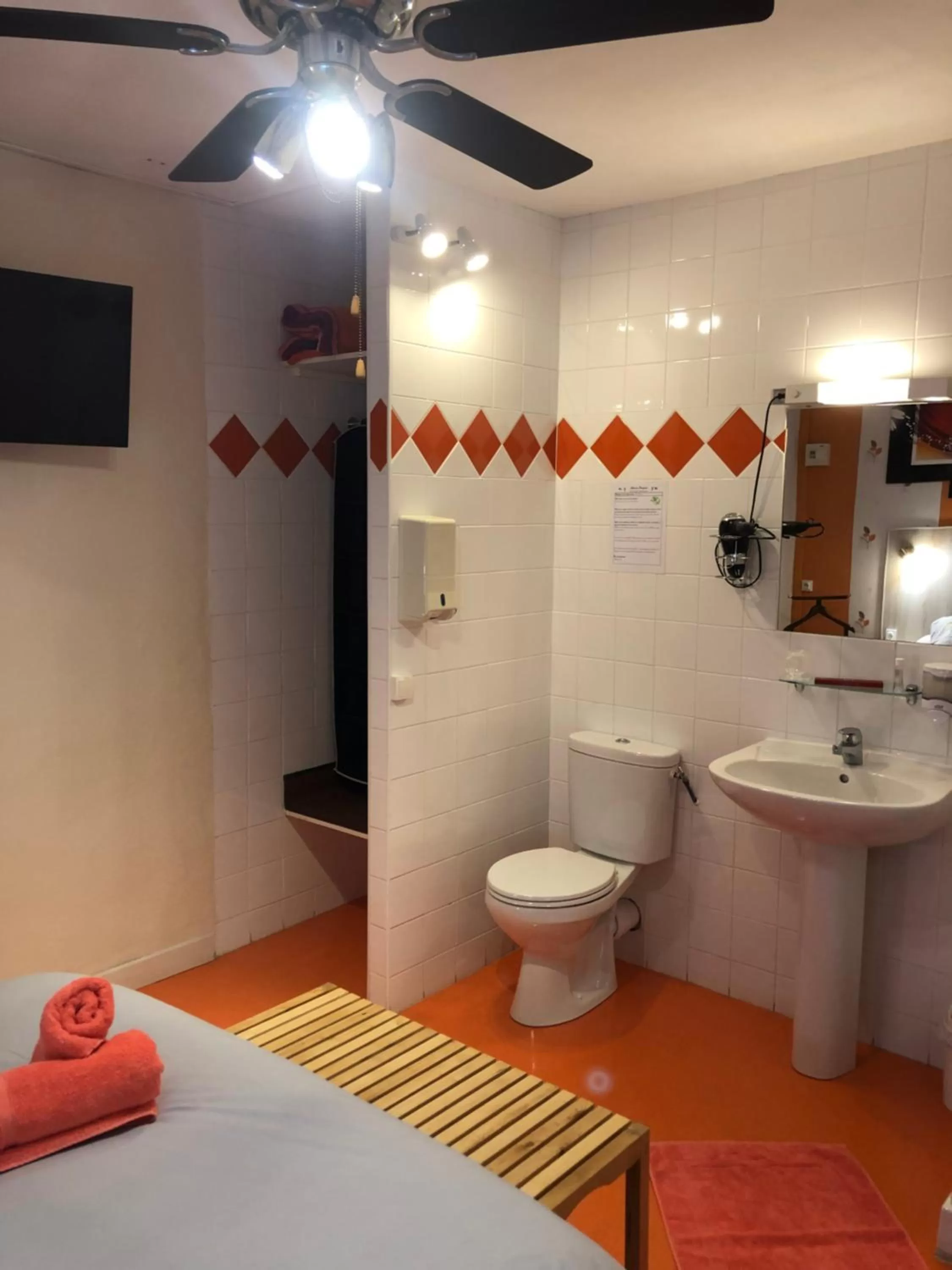 Bathroom in Hotel des Remparts