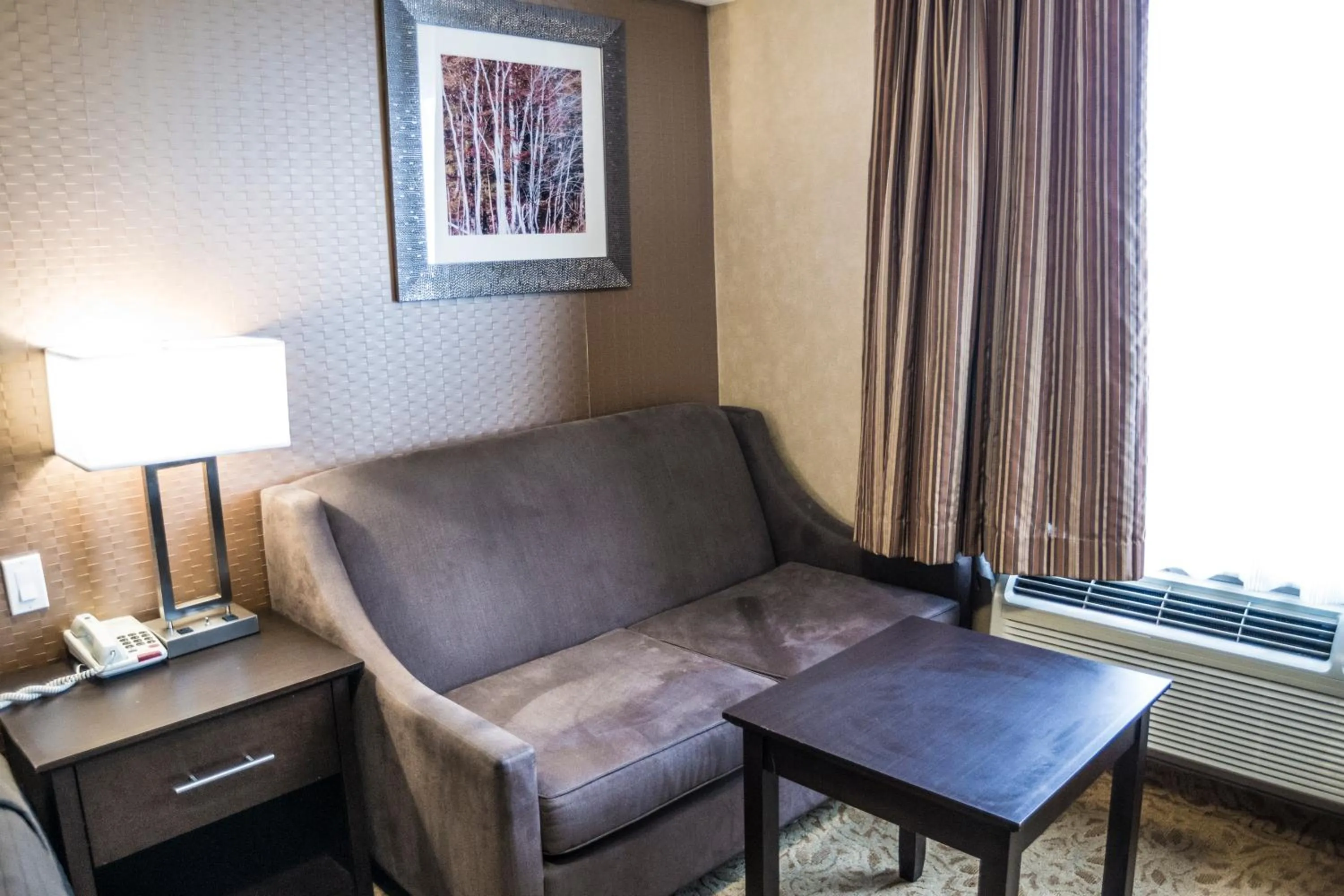 Seating area in Mississauga Gate Inn