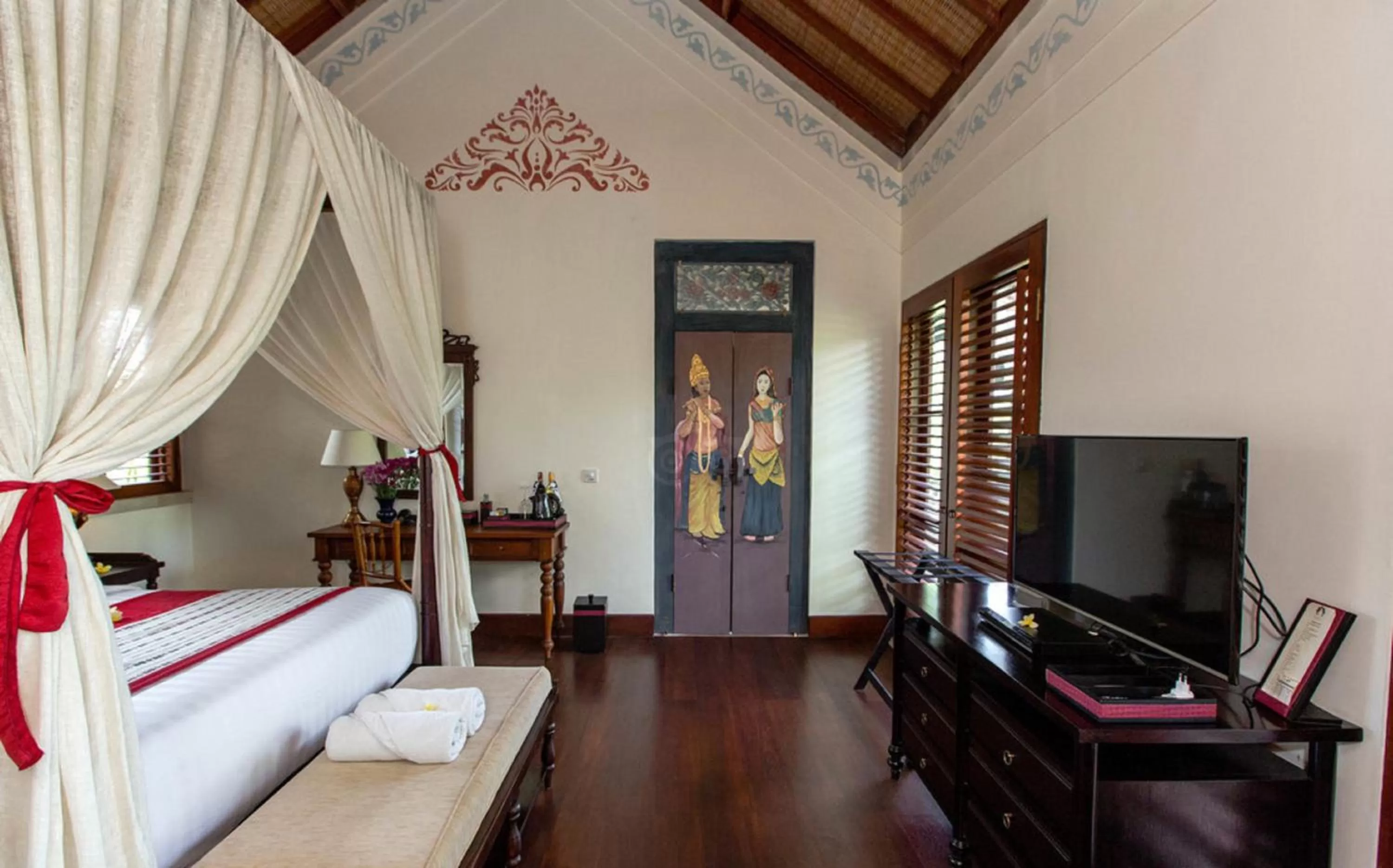 Communal lounge/ TV room, Bed in Dwaraka The Royal Villas
