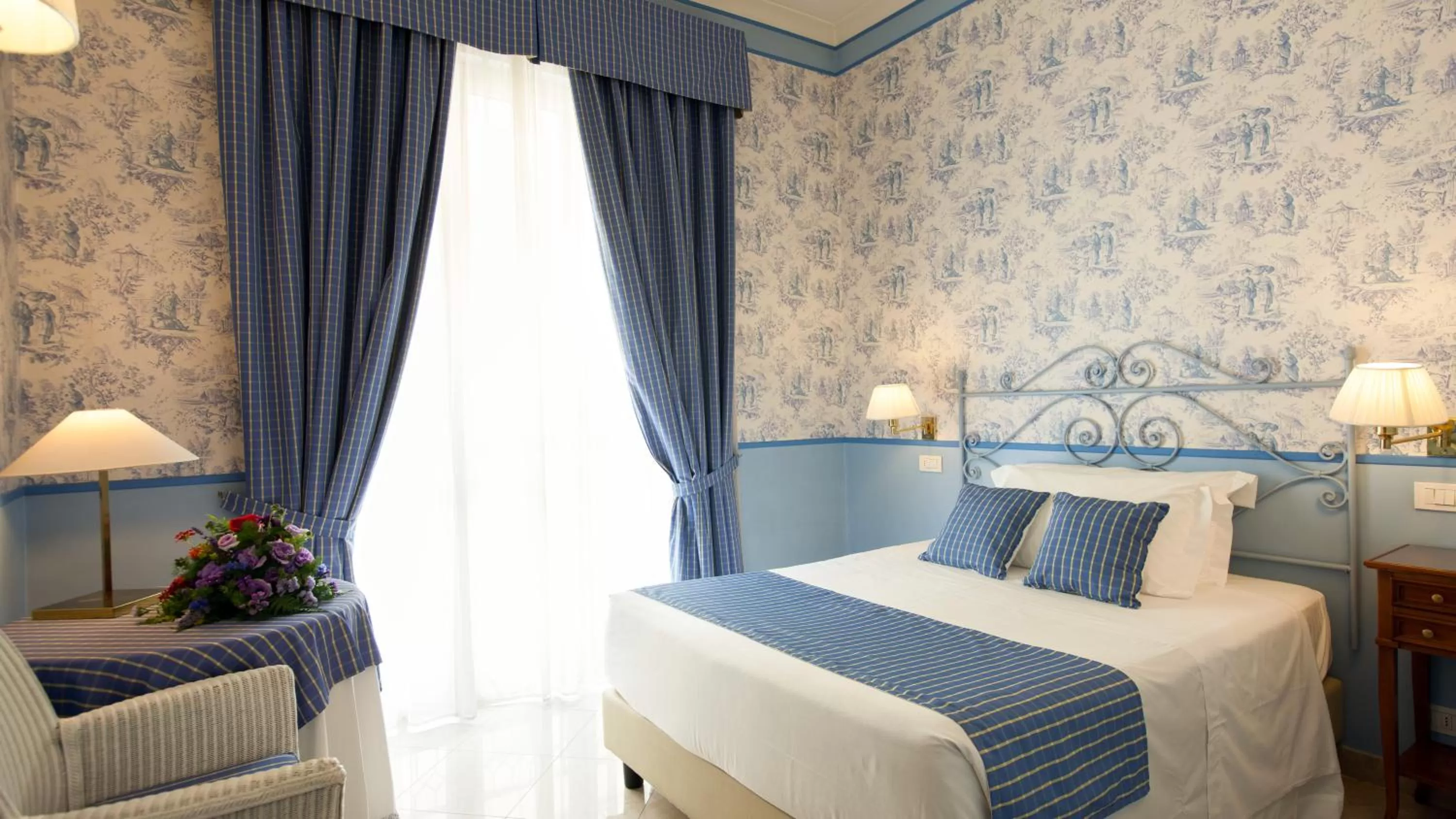 Photo of the whole room, Bed in Hotel Victoria & Iside Spa