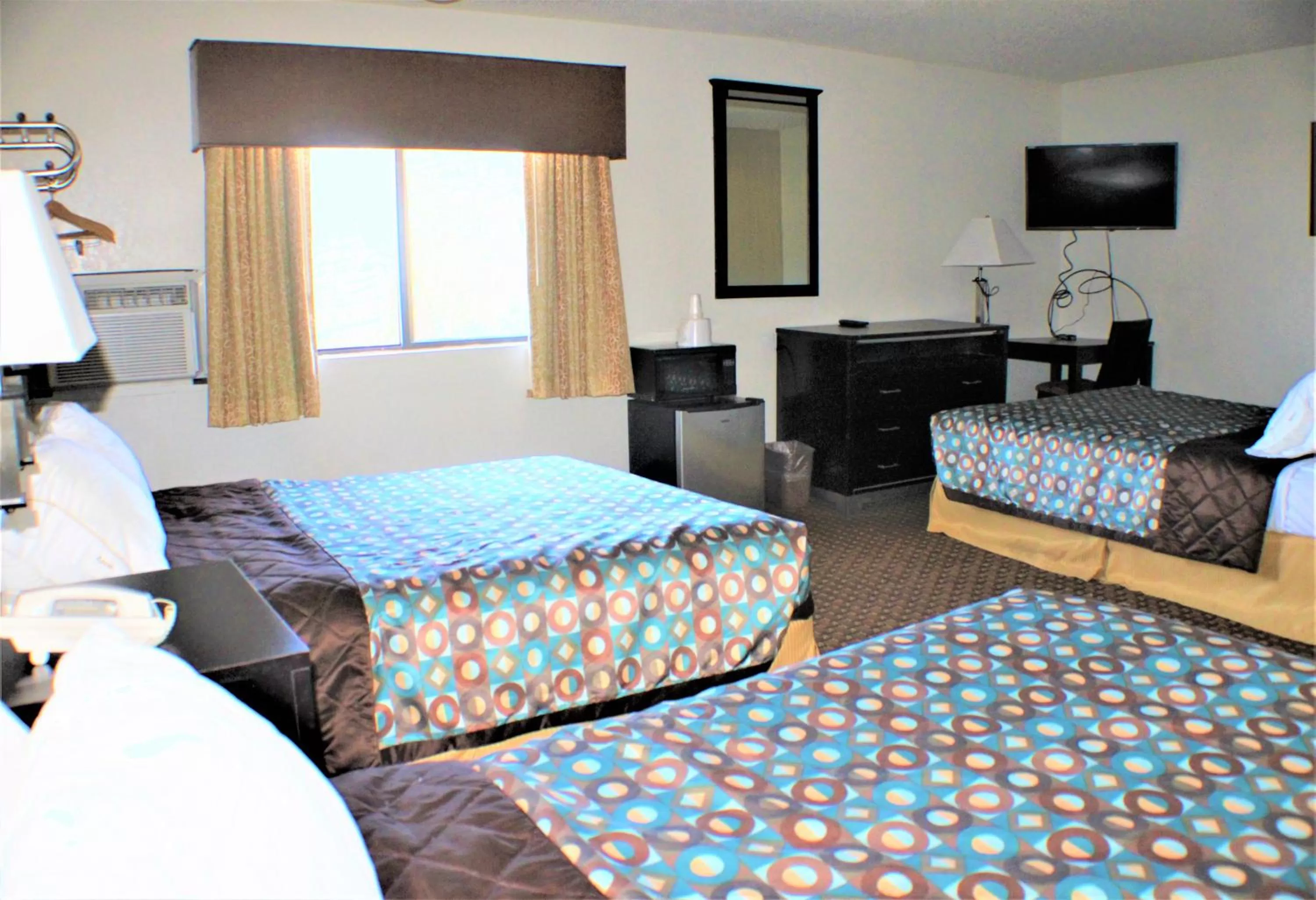 Bed in Knights Inn Payson