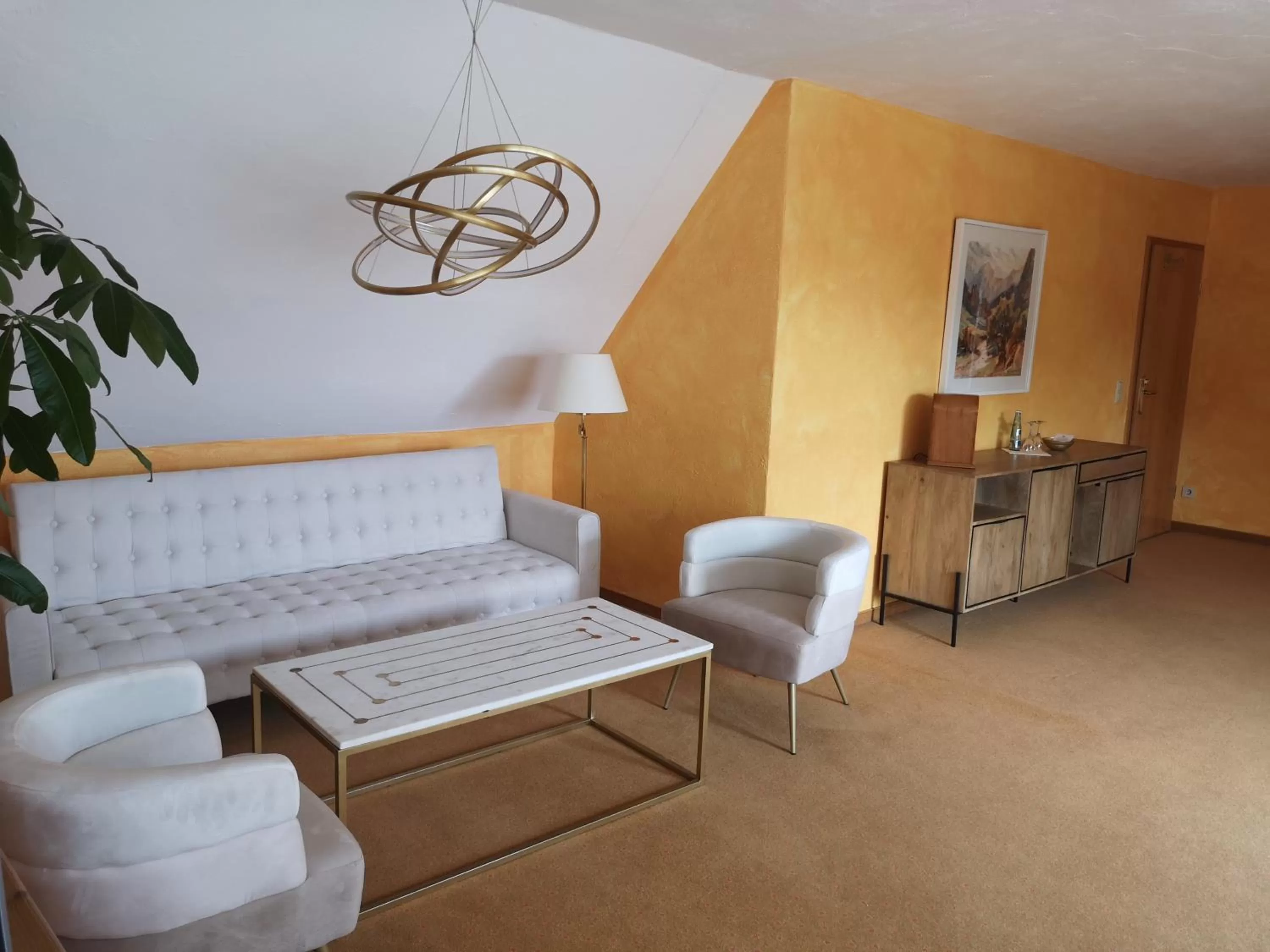 Seating area in Hotel Goldflair am Rathaus