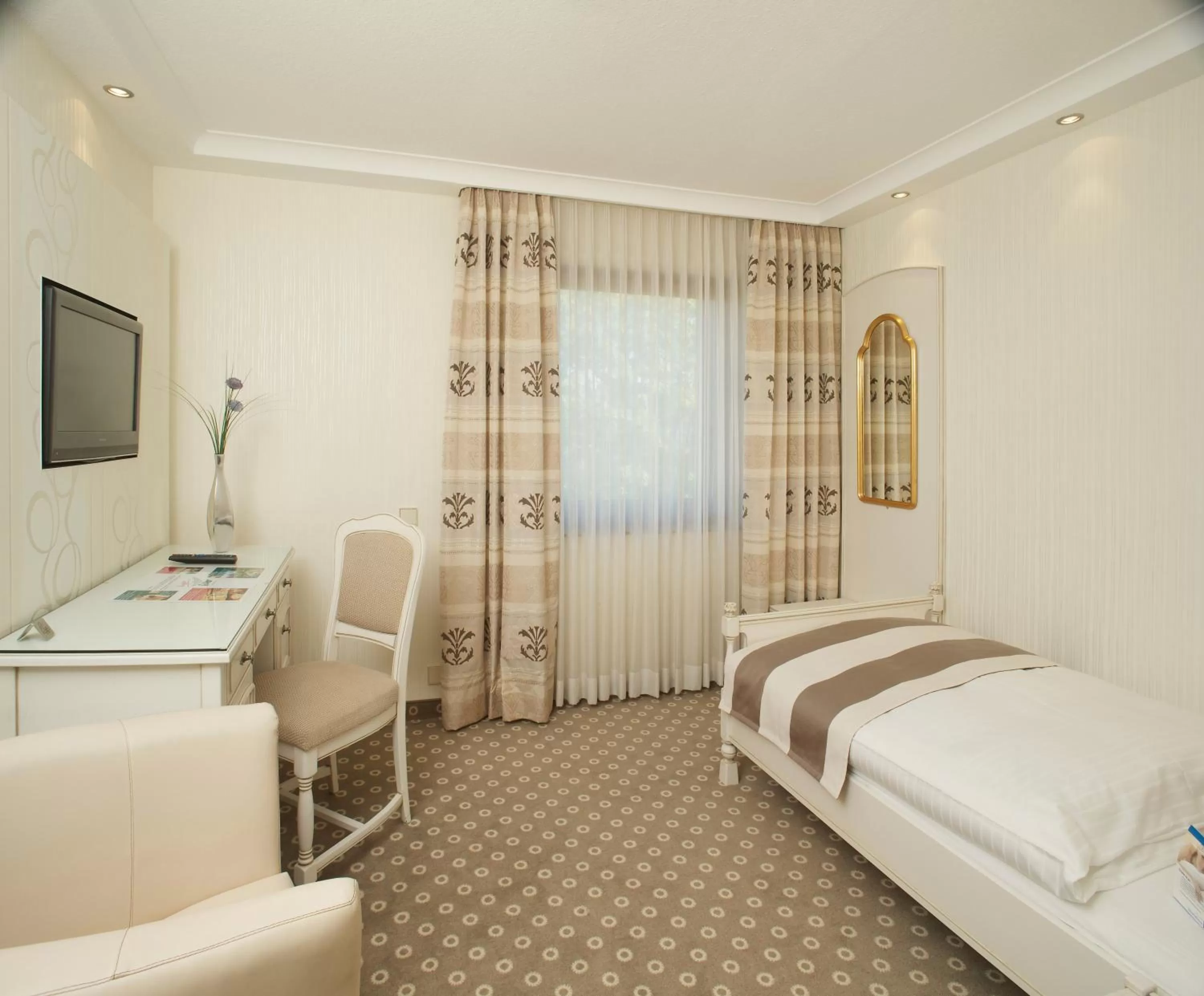 Bed in Hotel-Restaurant Arneggers Adler