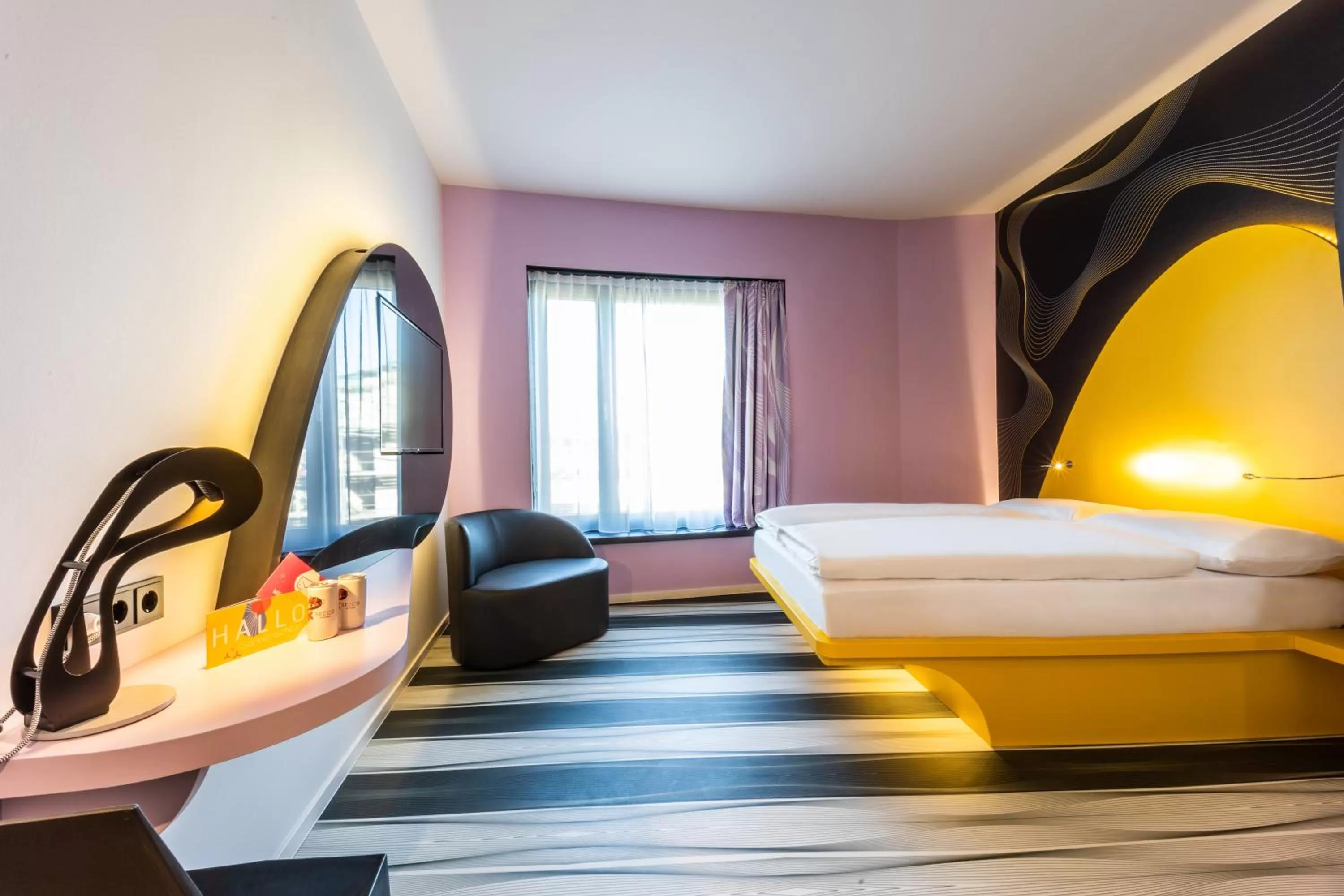 Photo of the whole room, Bed in Prize by Radisson, Bonn City