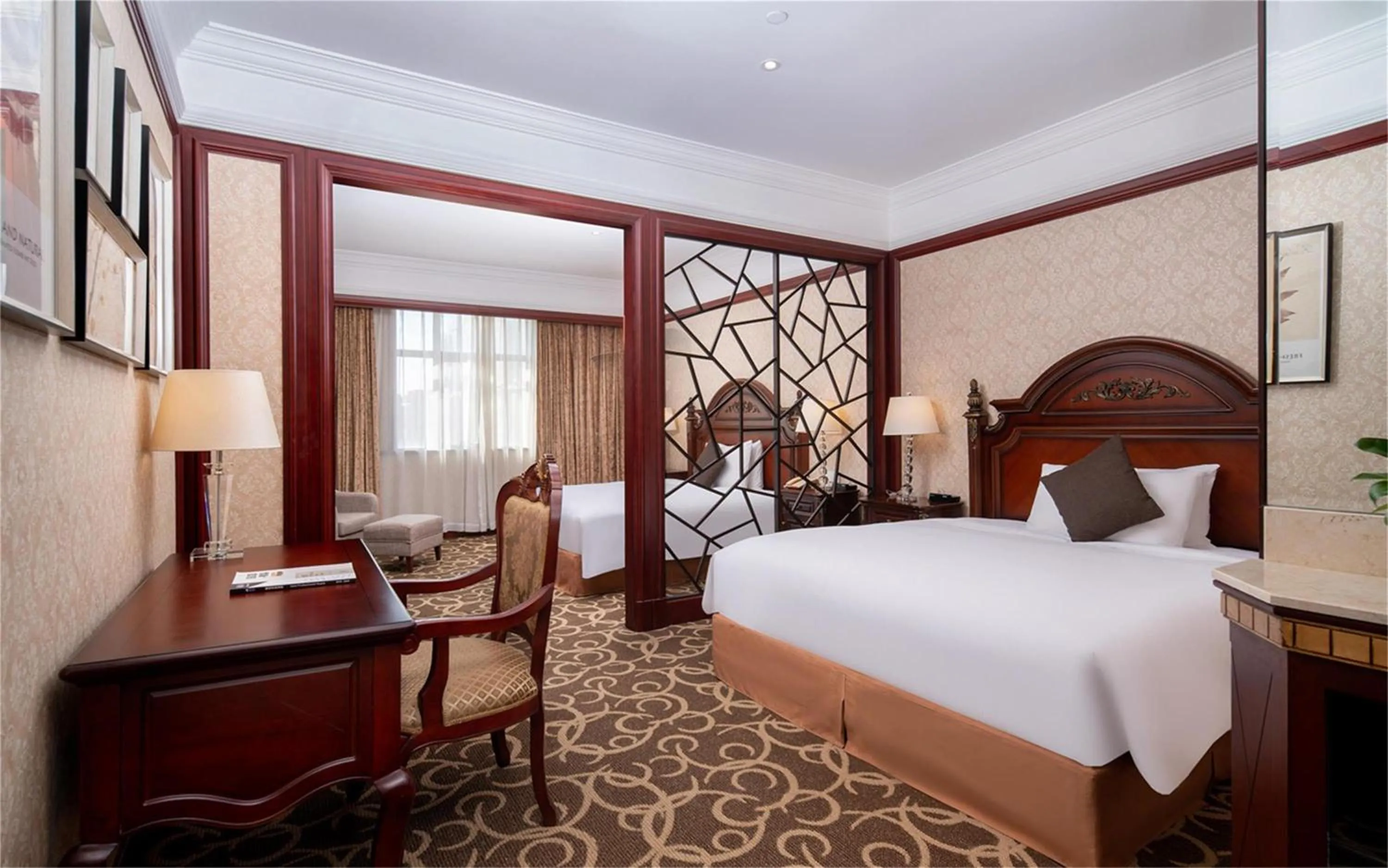 Photo of the whole room, Bed in Wyndham Shanghai Hongqiao-Near NECC