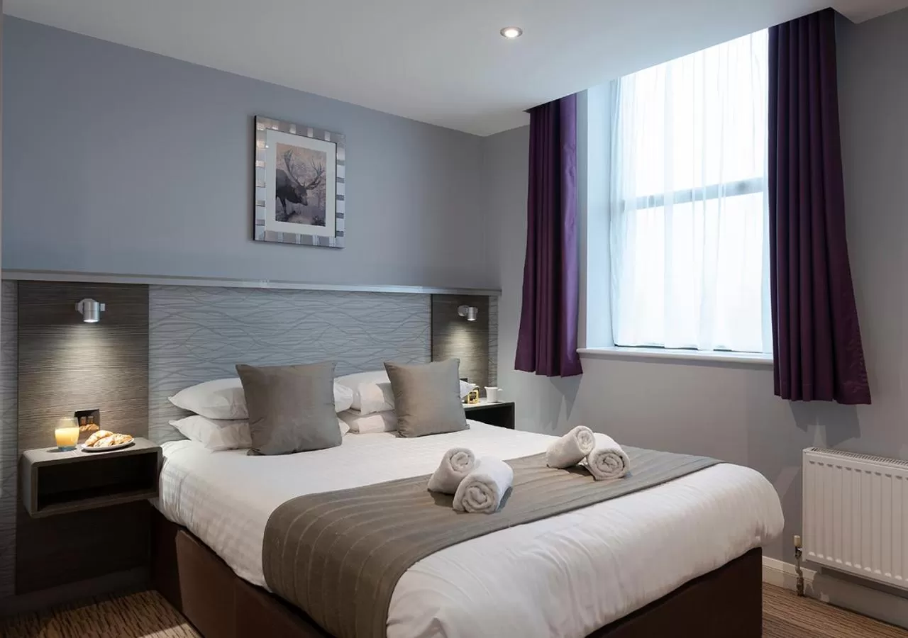 Bed in Hogs Back Hotel & Spa Nr Farnham