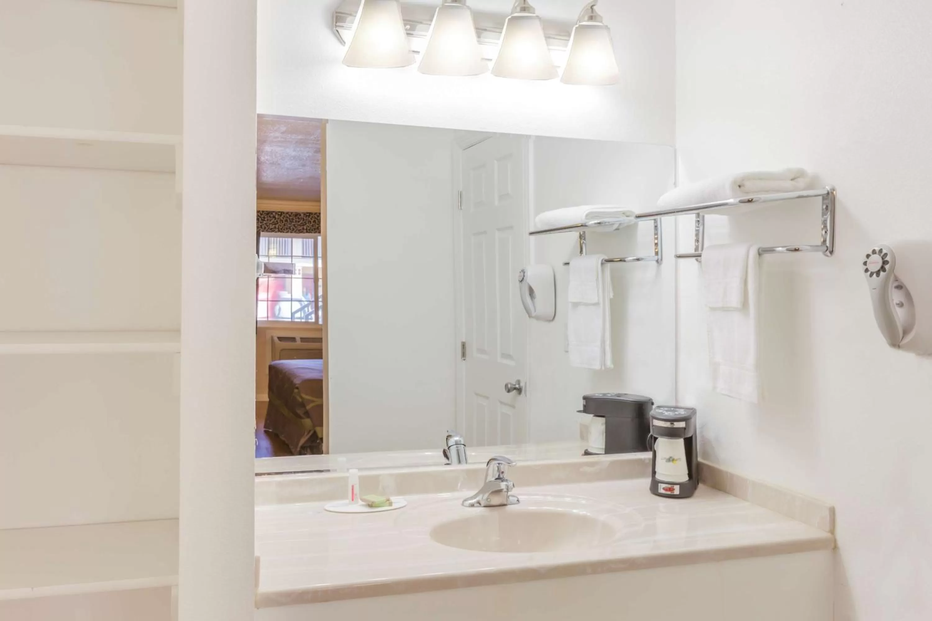 King Room - Smoking  in Super 8 by Wyndham Visalia