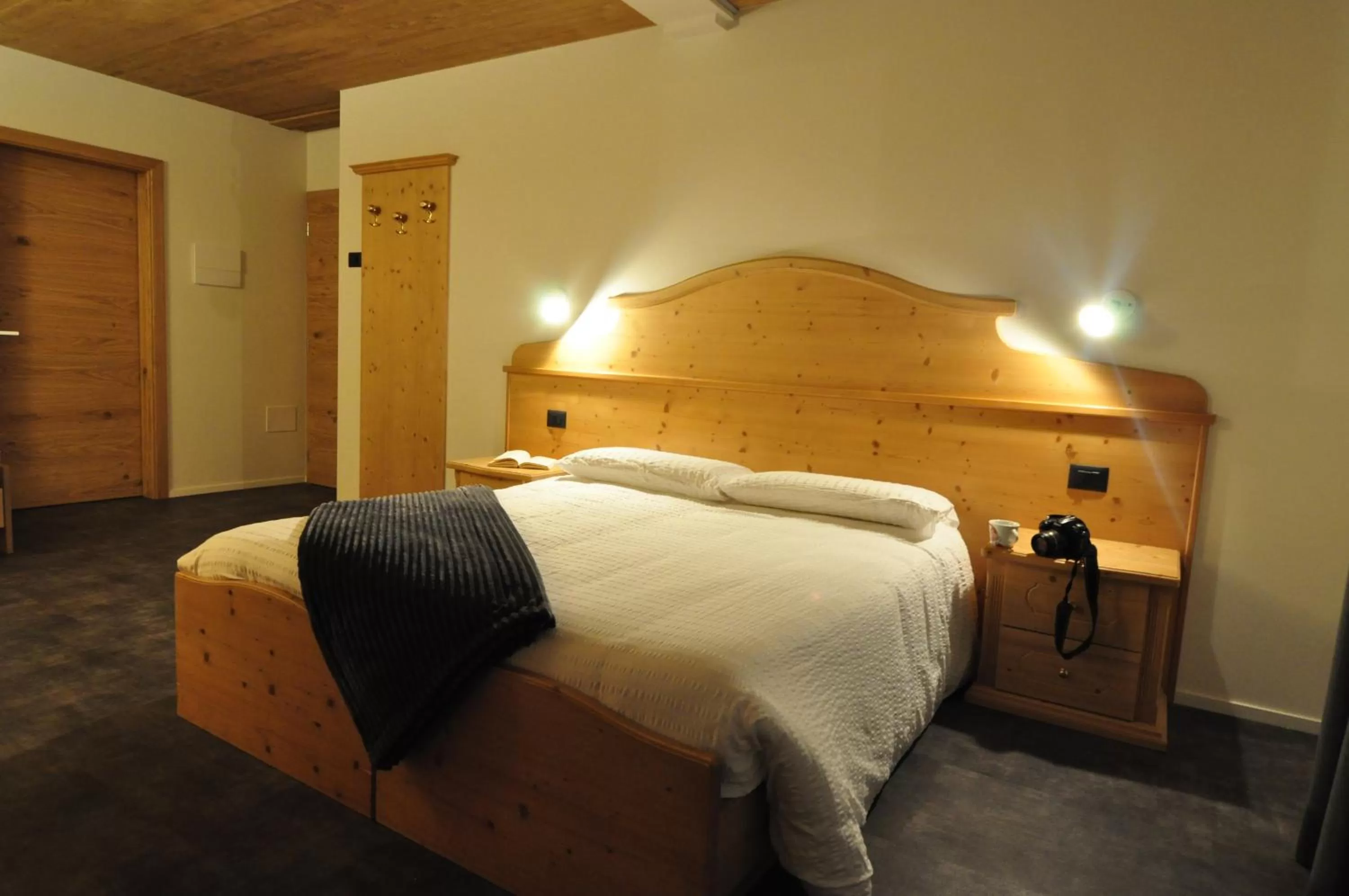 Bed in Albergo Alpino