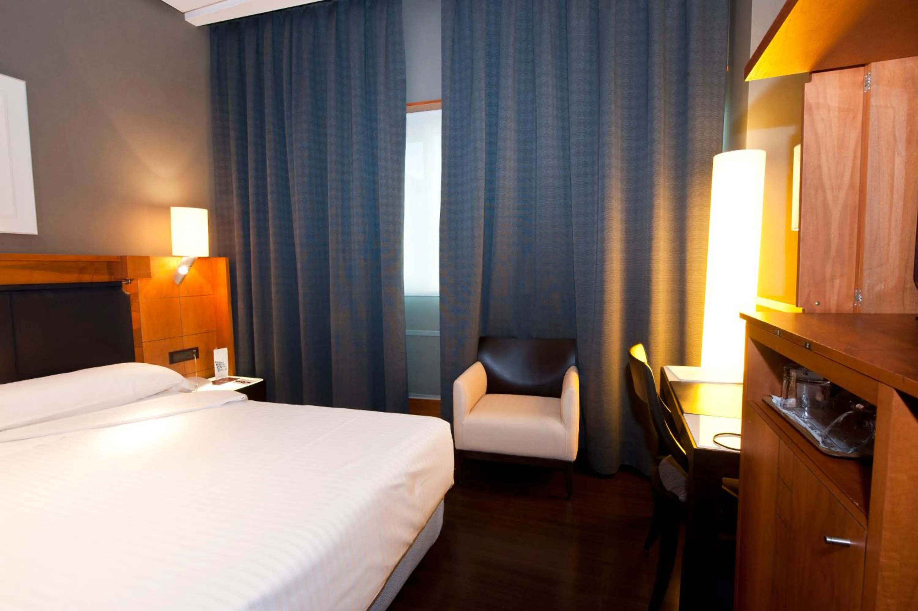 Photo of the whole room, Bed in Gran Hotel Lakua