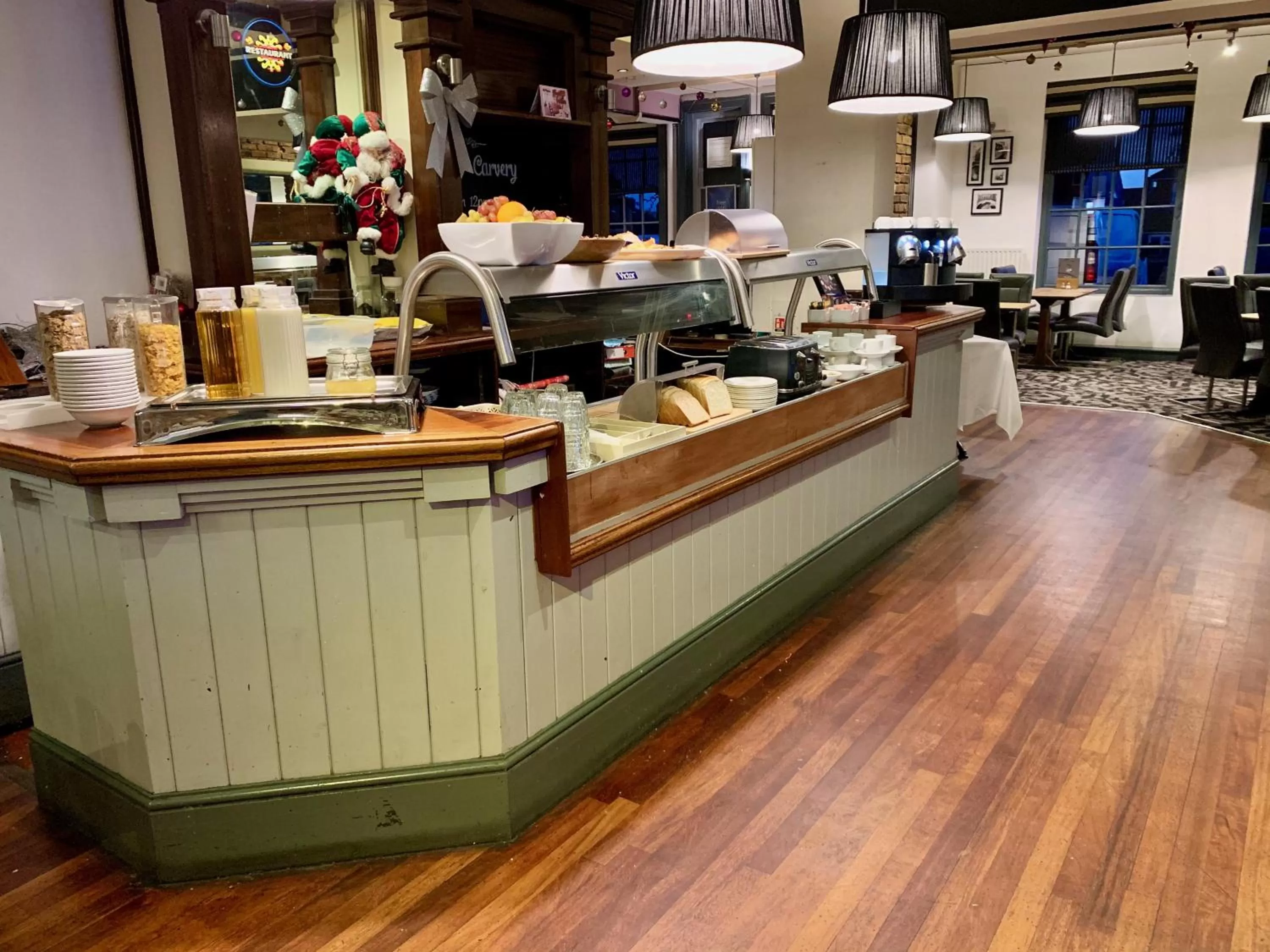 Continental breakfast in The Raven Hotel