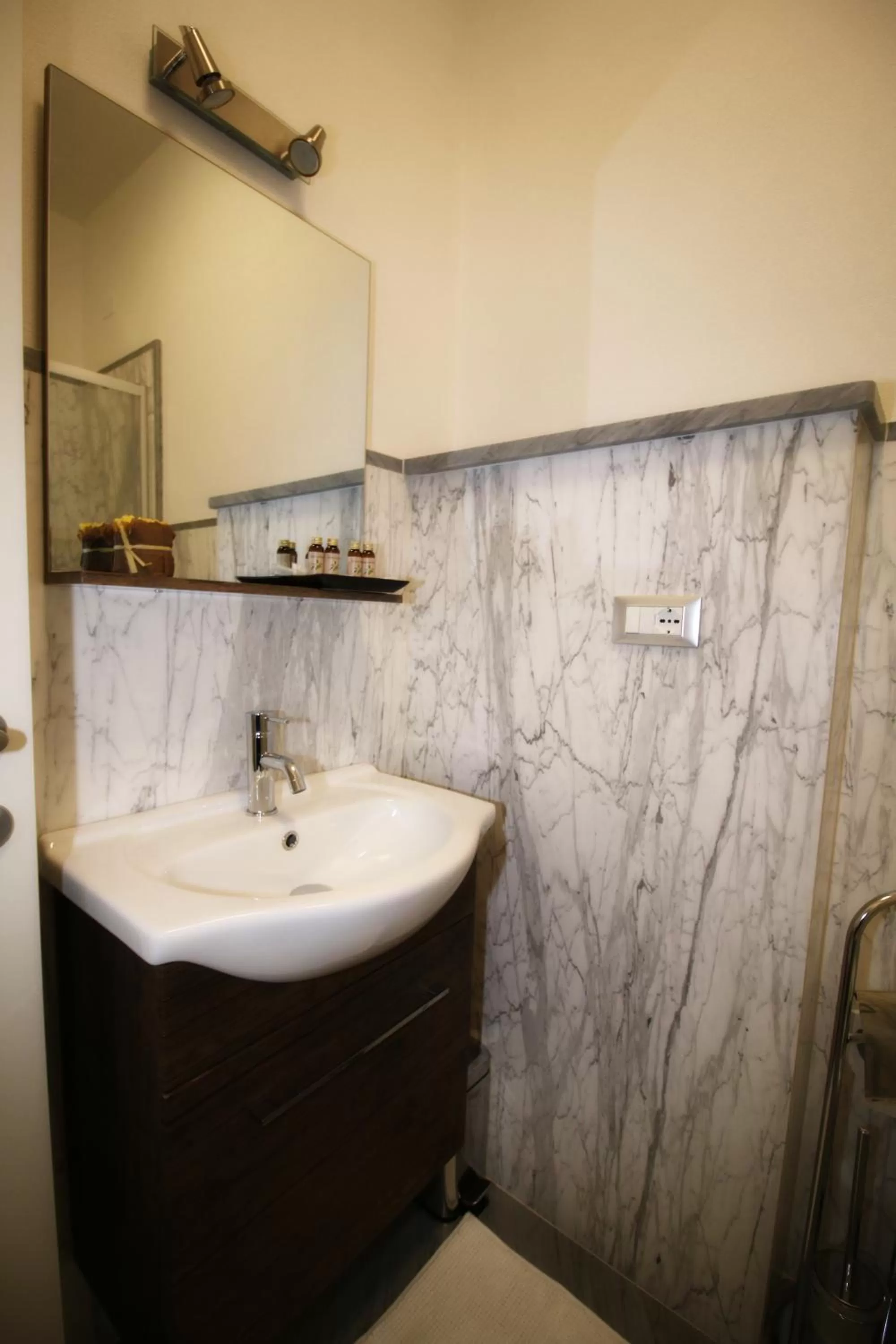 Bathroom in B & B LA MARMIFERA