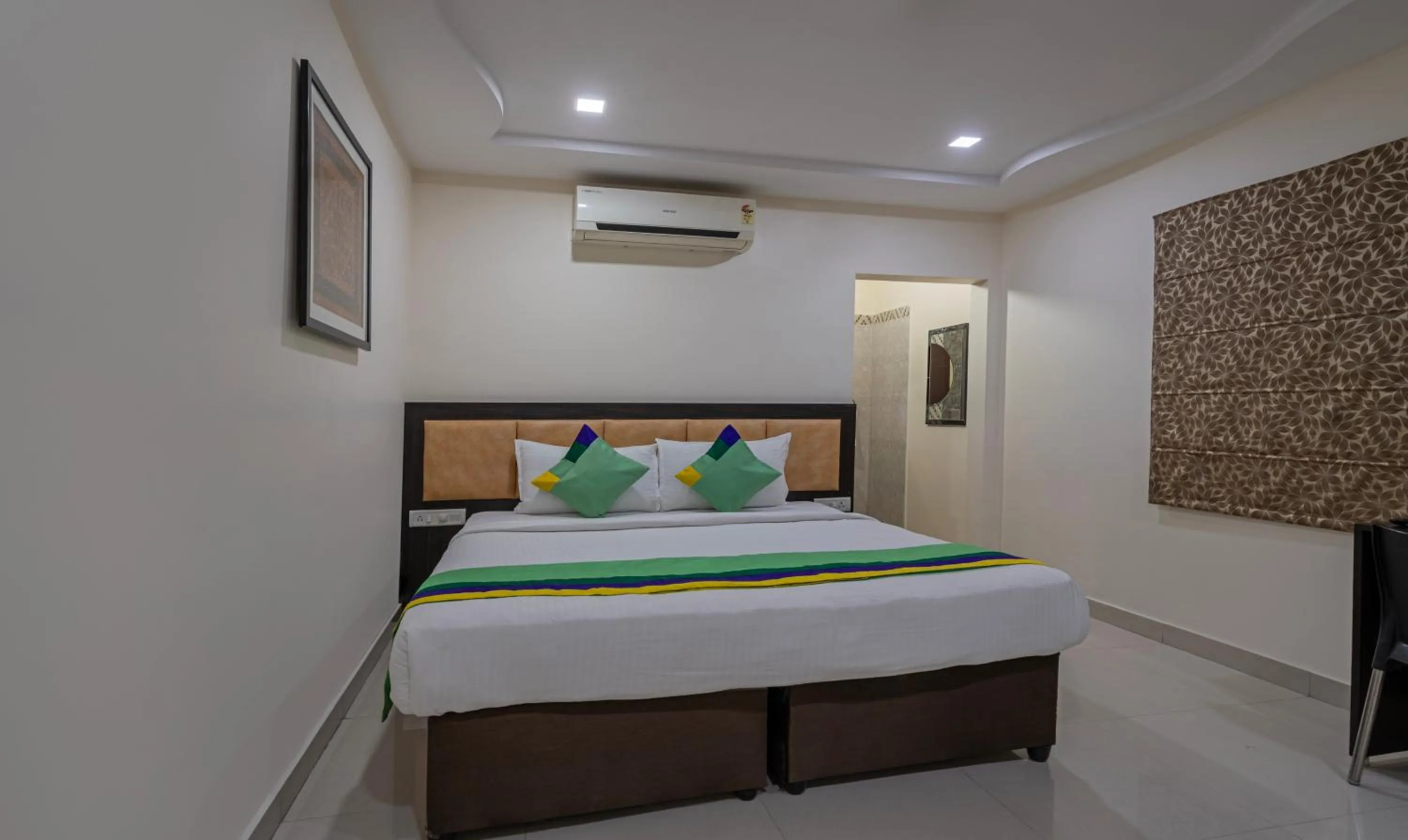 Bed in Treebo Emerald