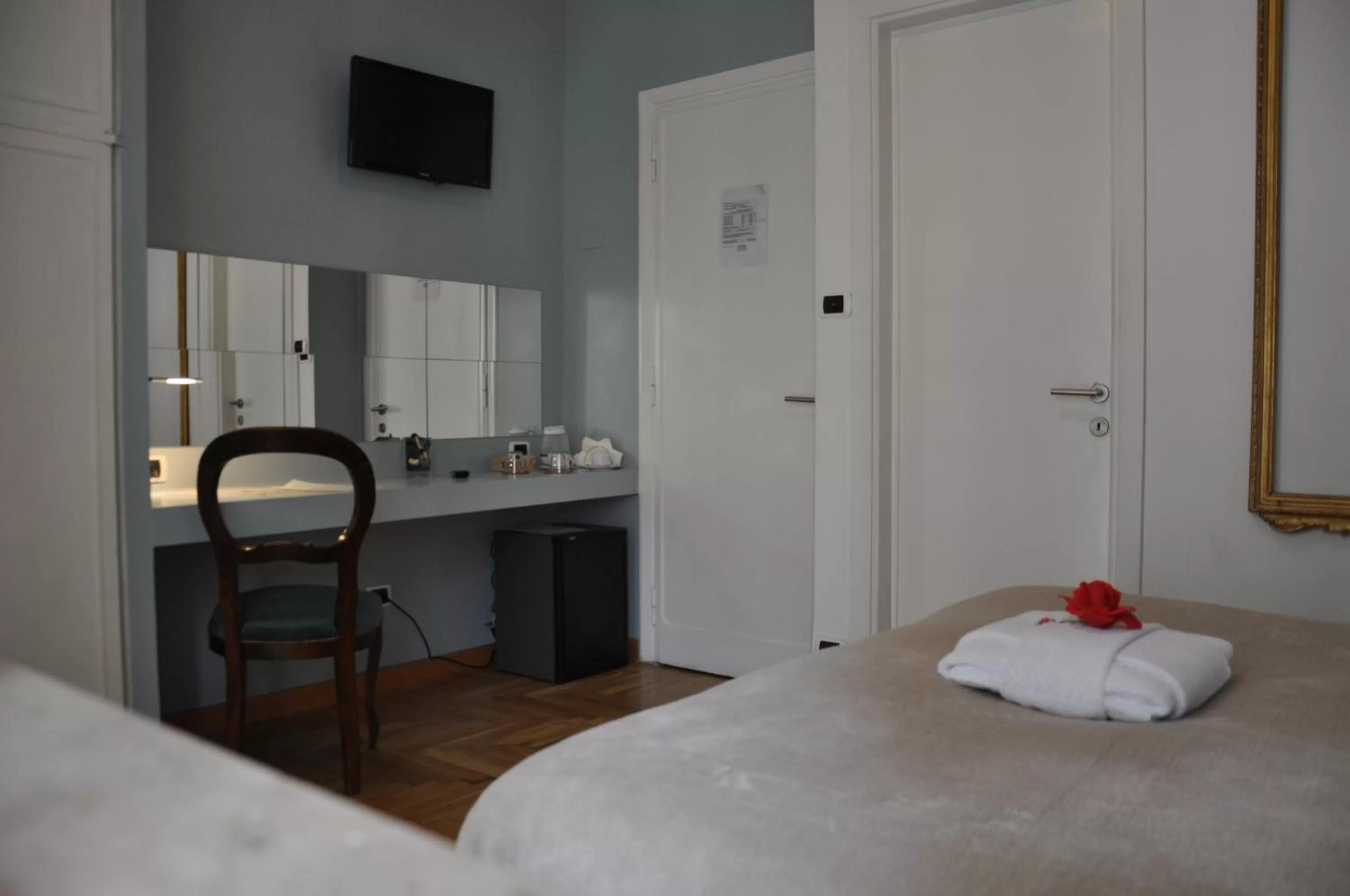 Photo of the whole room, Bed in Sweet Home Parioli