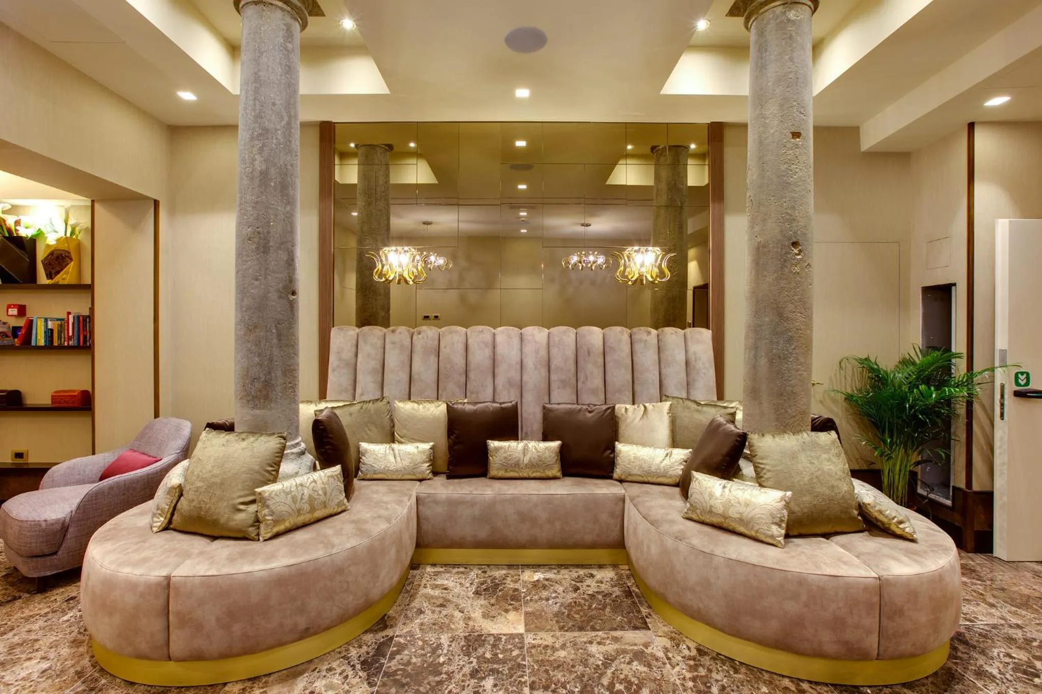 Communal lounge/ TV room in Solo Experience Hotel